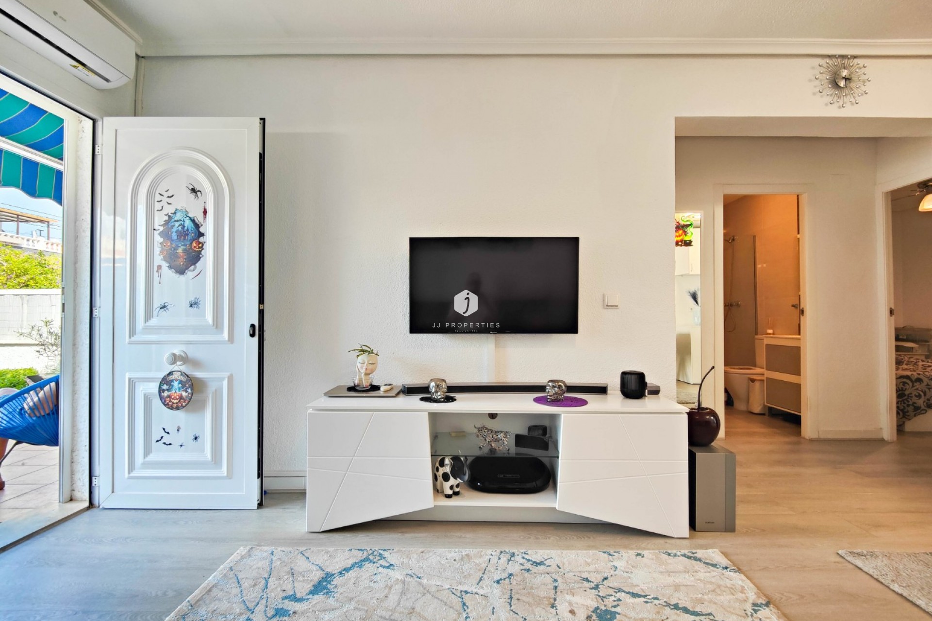 Resale - Chalet -
Torrevieja - Costa Blanca