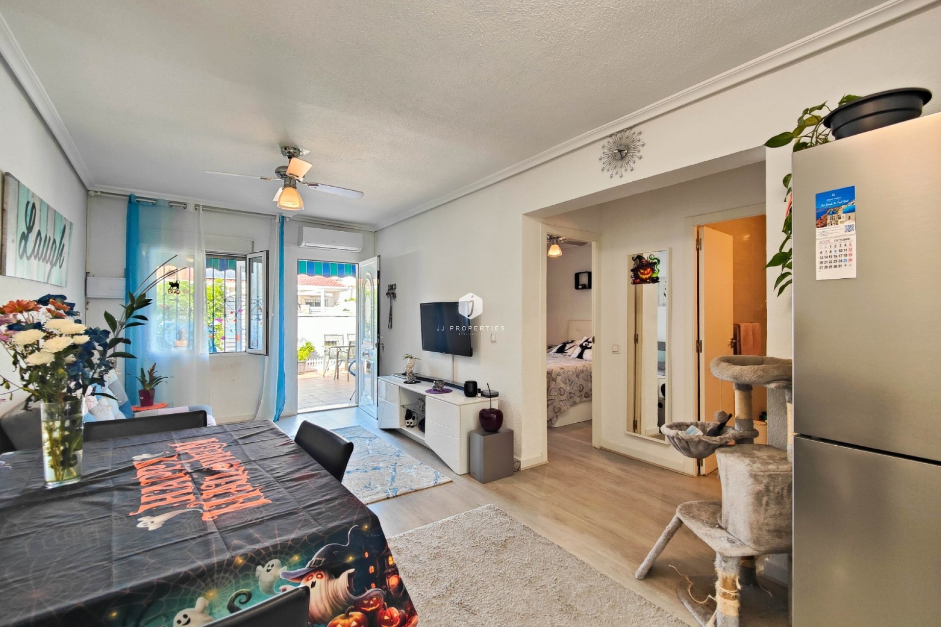 Resale - Chalet -
Torrevieja - Costa Blanca