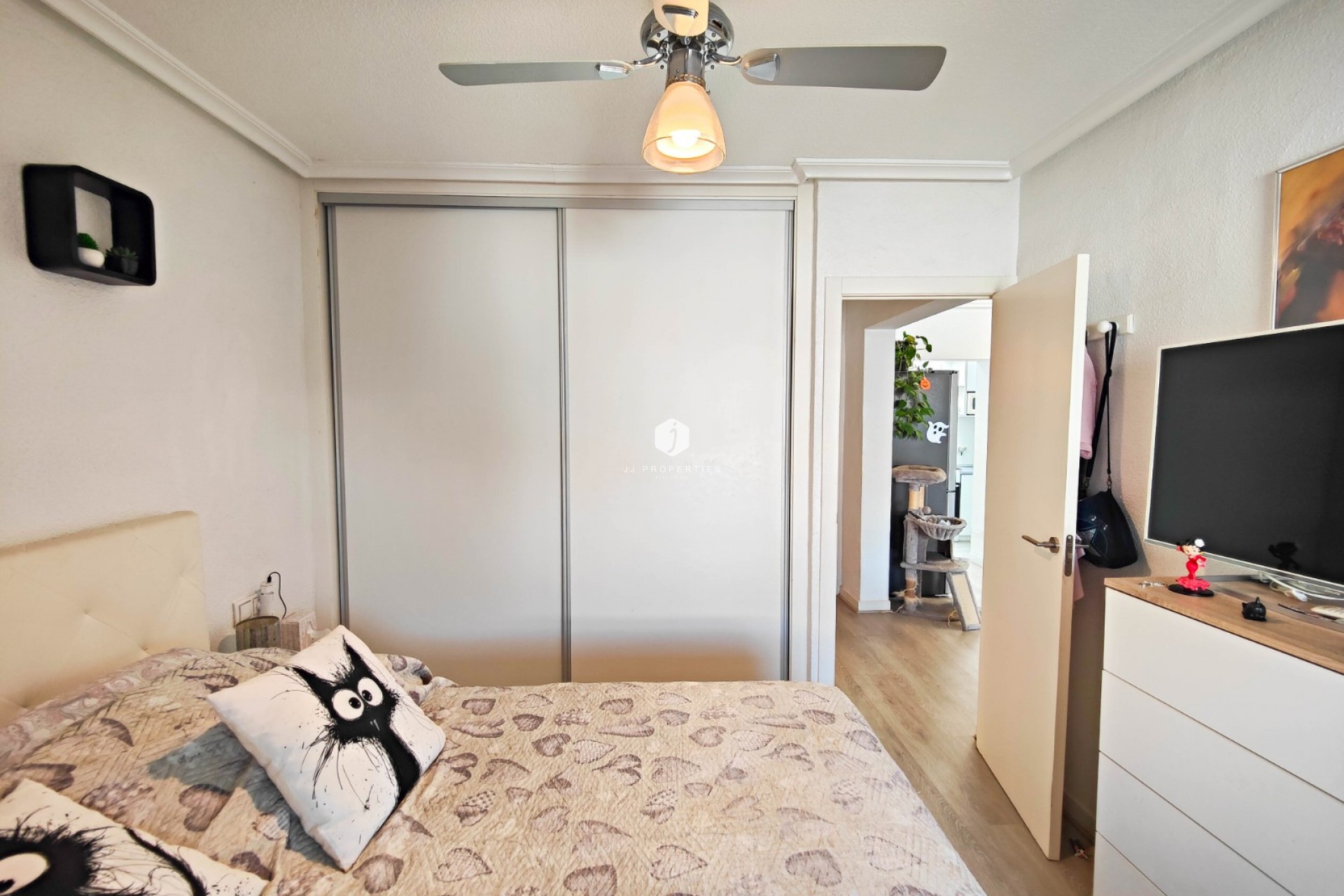 Resale - Chalet -
Torrevieja - Costa Blanca