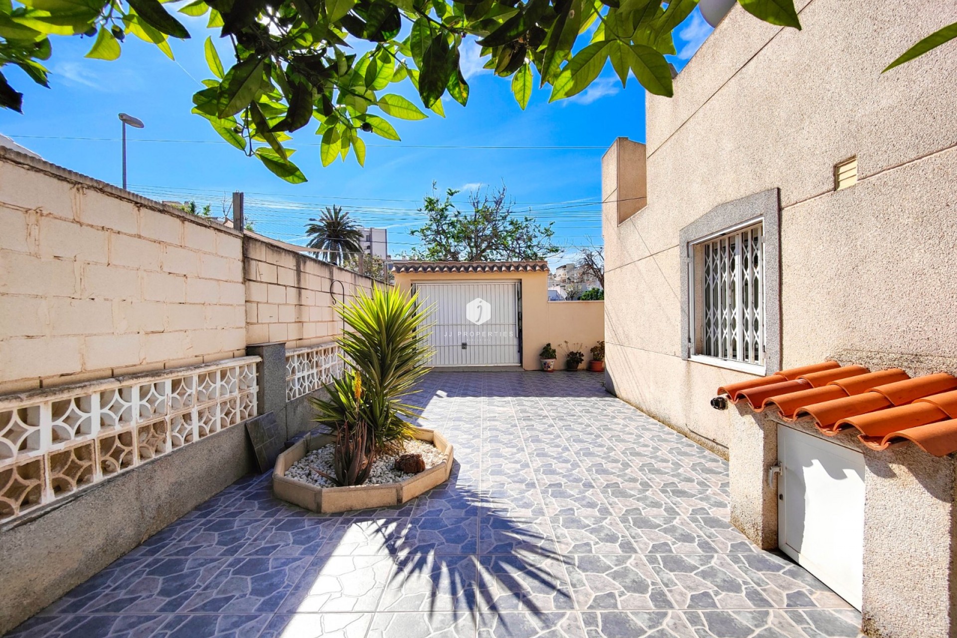 Resale - Chalet -
Torrevieja - Costa Blanca