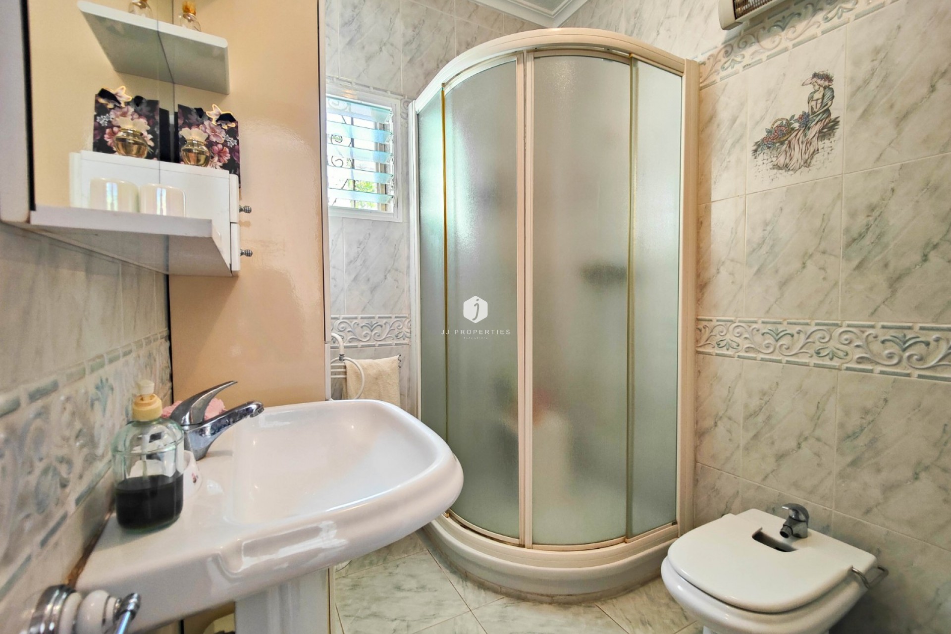 Resale - Chalet -
Torrevieja - Costa Blanca