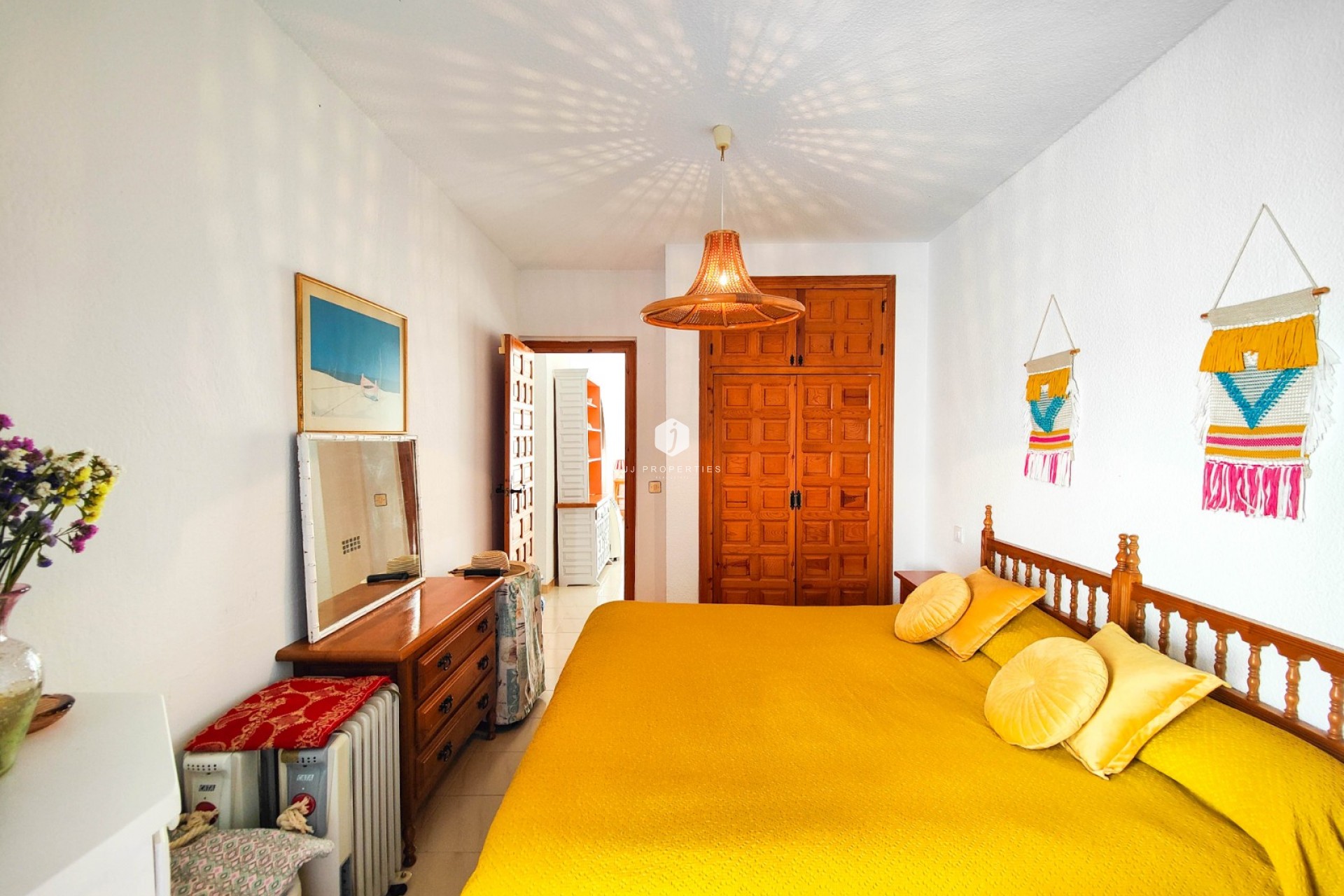 Resale - Chalet -
Torrevieja - Costa Blanca