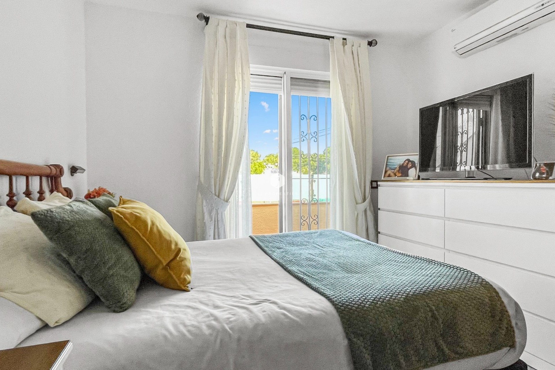 Resale - Chalet -
Torrevieja - Costa Blanca