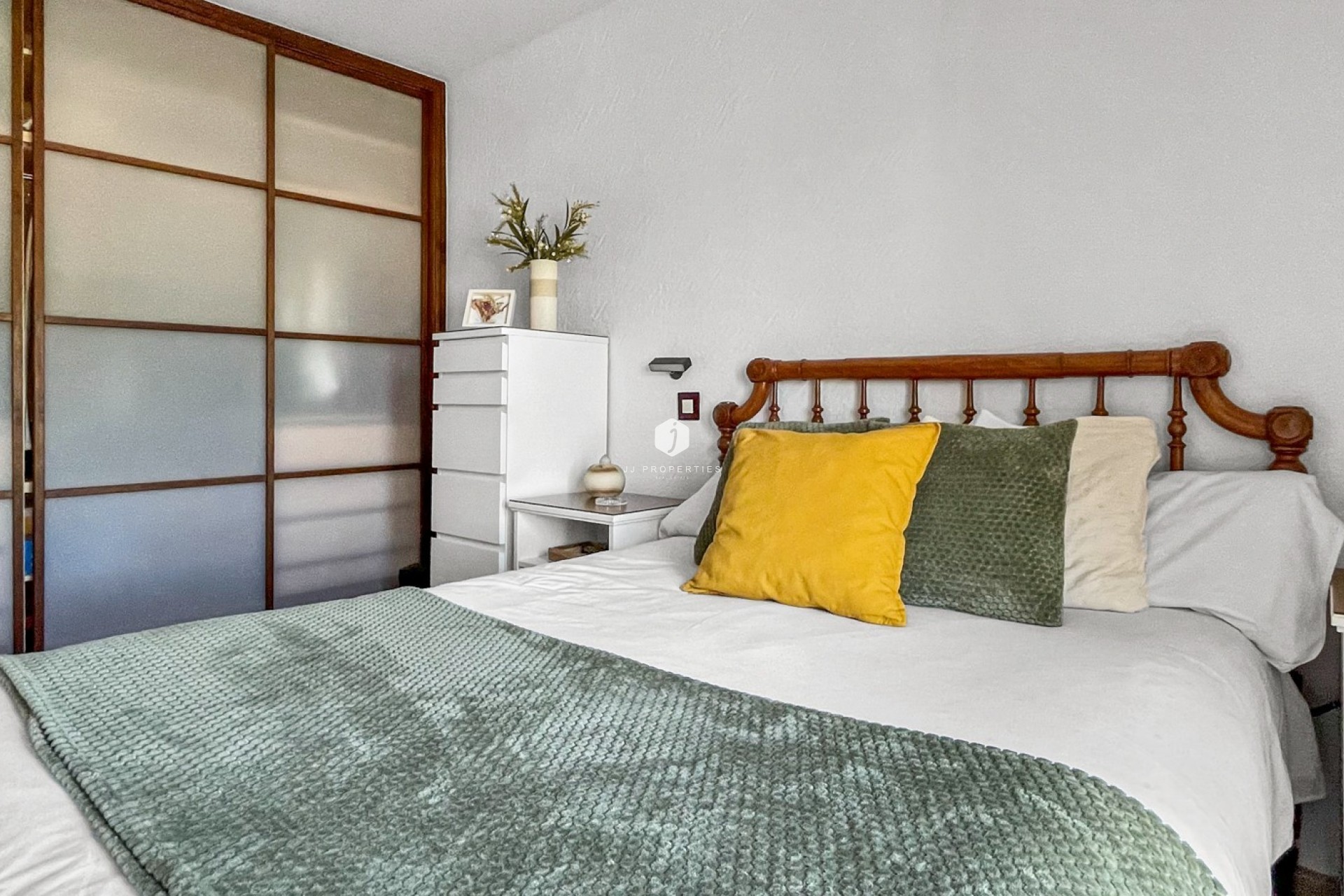 Resale - Chalet -
Torrevieja - Costa Blanca