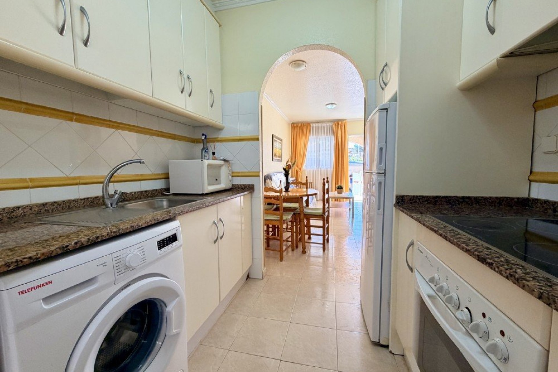 Resale - Chalet -
Torrevieja - Costa Blanca