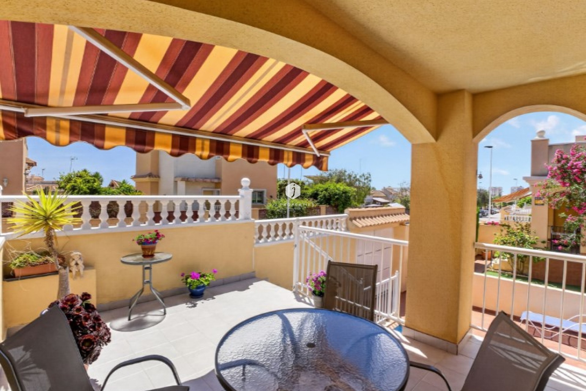 Resale - Chalet -
Torrevieja - Costa Blanca
