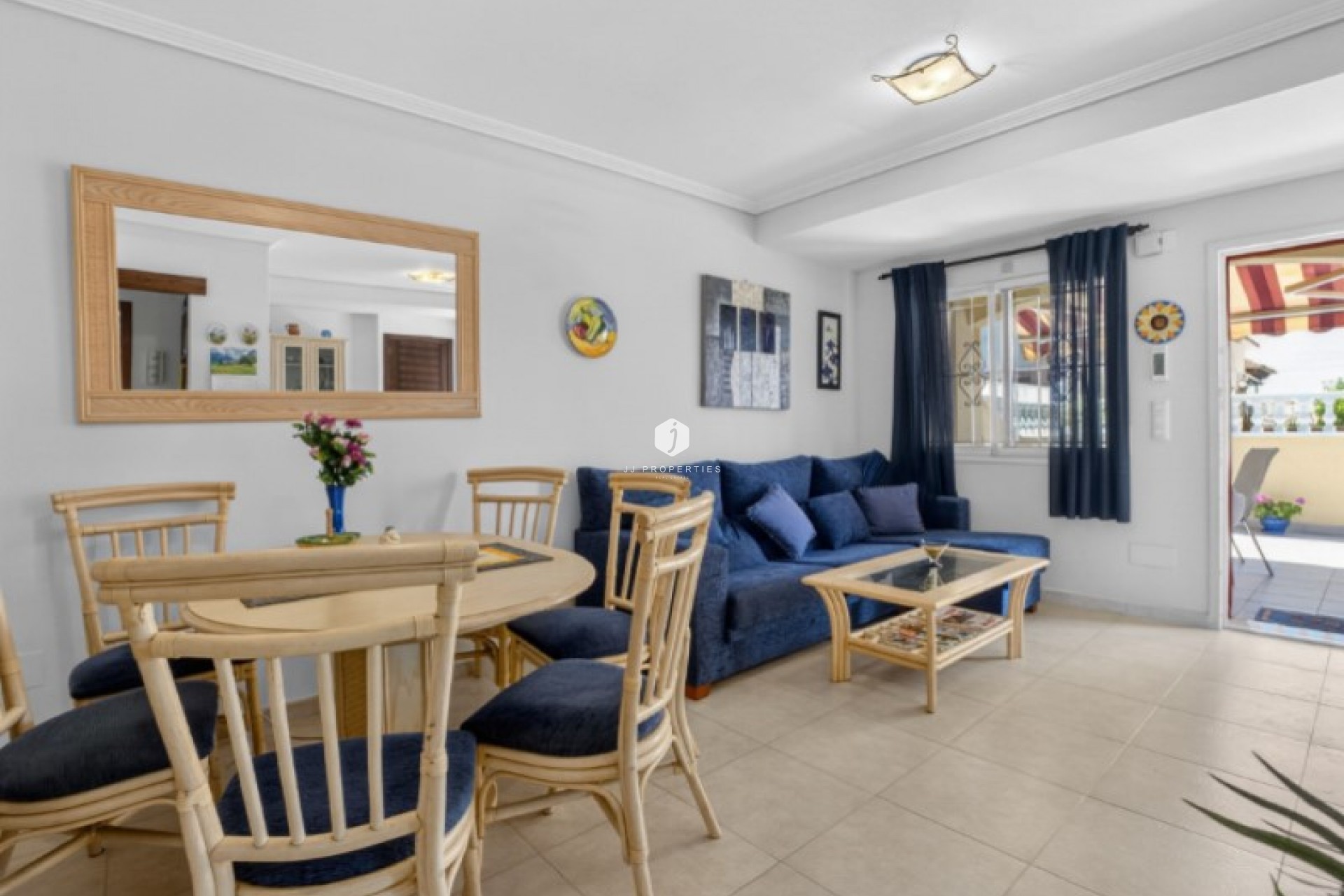 Resale - Chalet -
Torrevieja - Costa Blanca