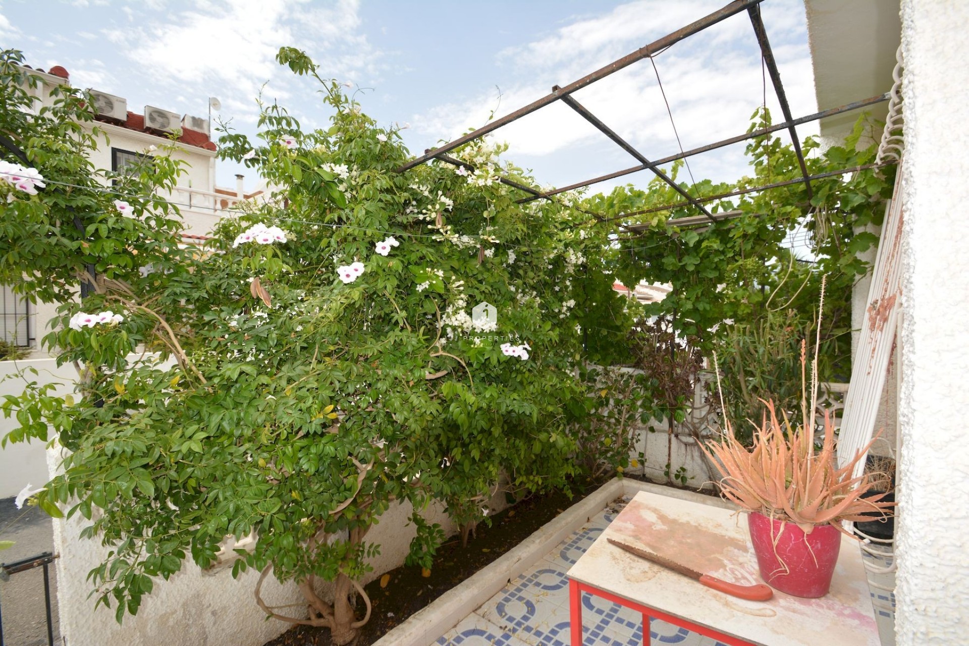 Resale - Chalet -
Torrevieja - Costa Blanca