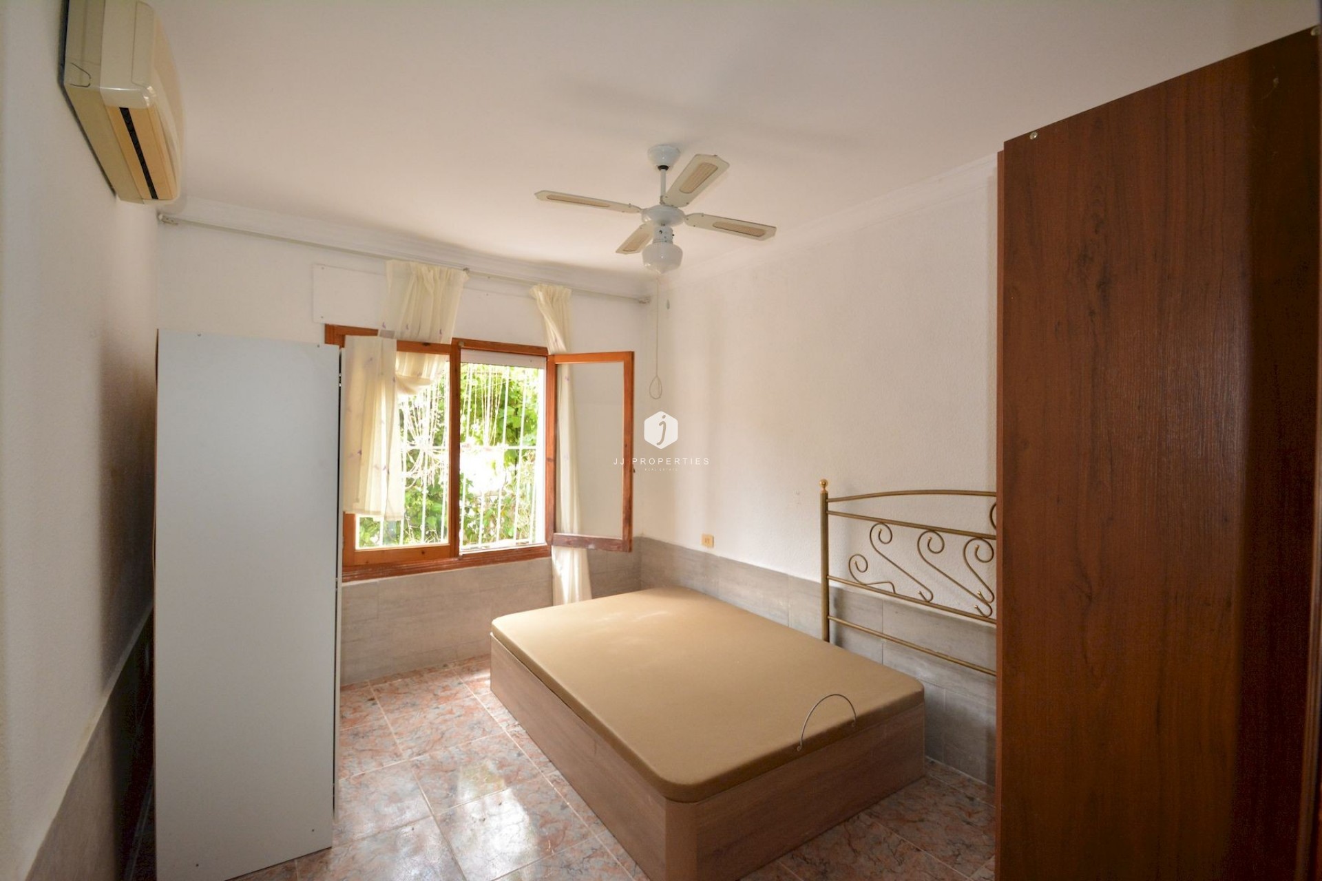Resale - Chalet -
Torrevieja - Costa Blanca