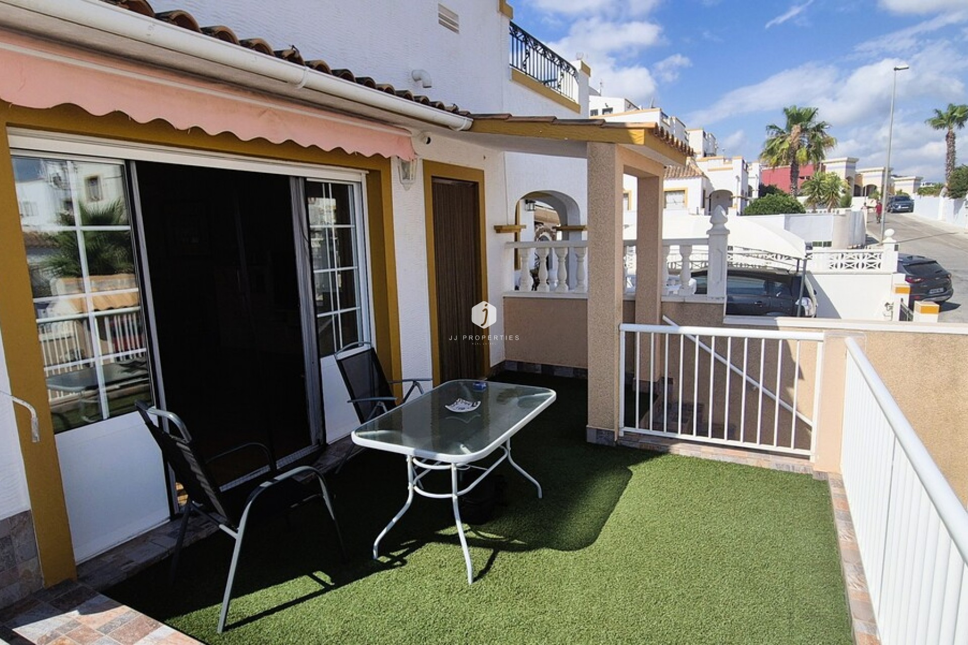 Resale - Chalet -
Torrevieja - Costa Blanca