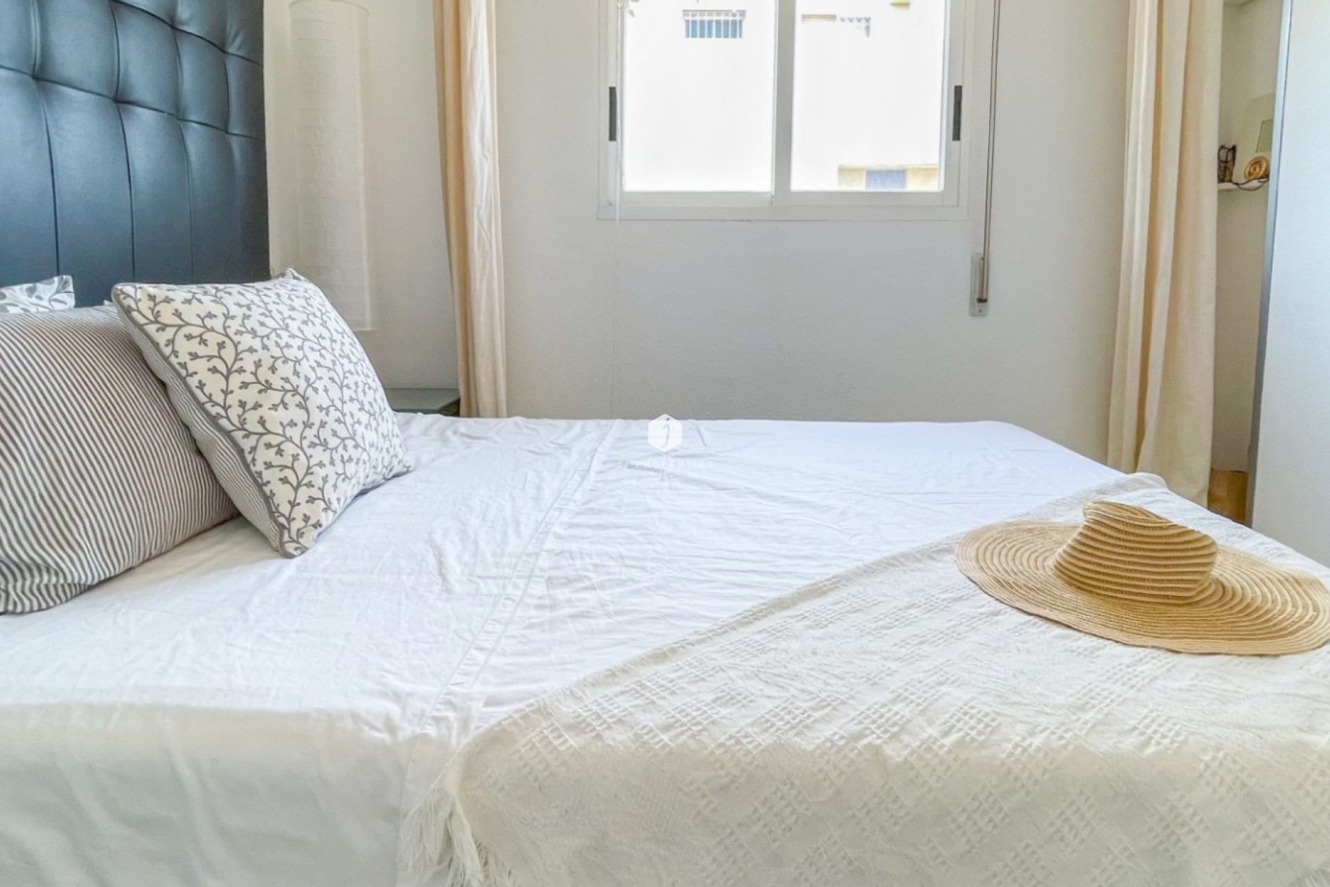 Resale - Chalet -
Torrevieja - Costa Blanca