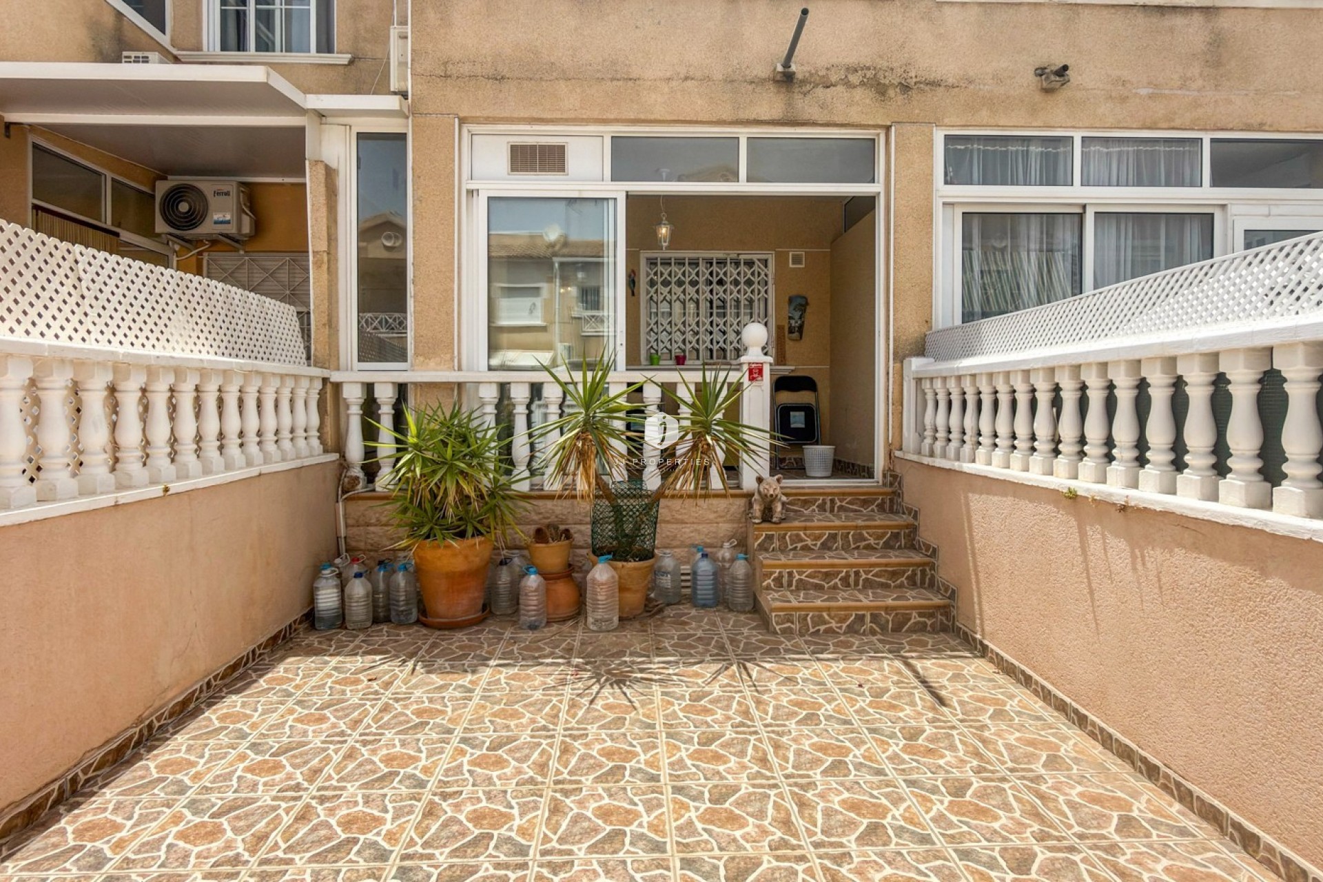 Resale - Chalet -
Torrevieja - Costa Blanca