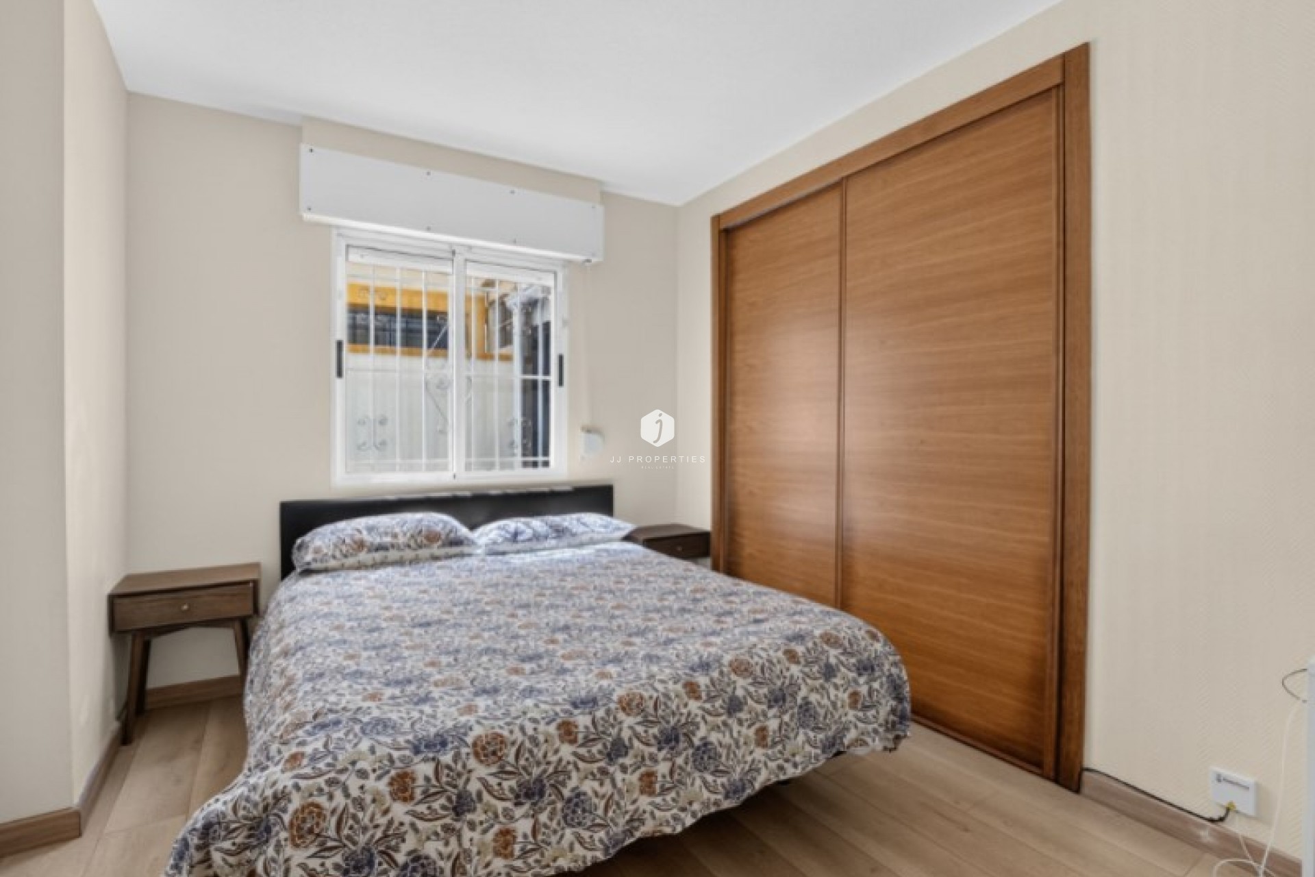 Resale - Chalet -
Torrevieja - Costa Blanca