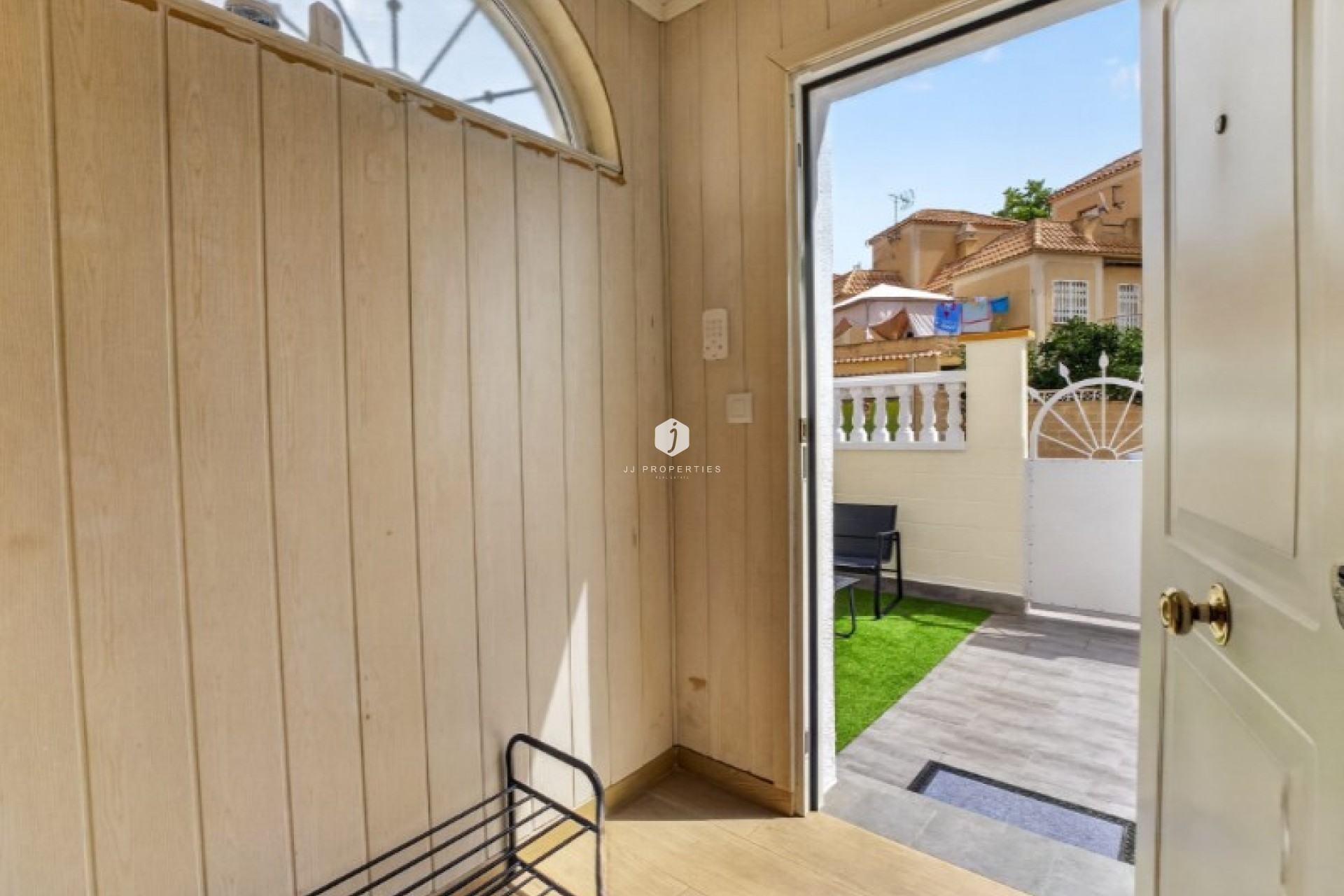 Resale - Chalet -
Torrevieja - Costa Blanca