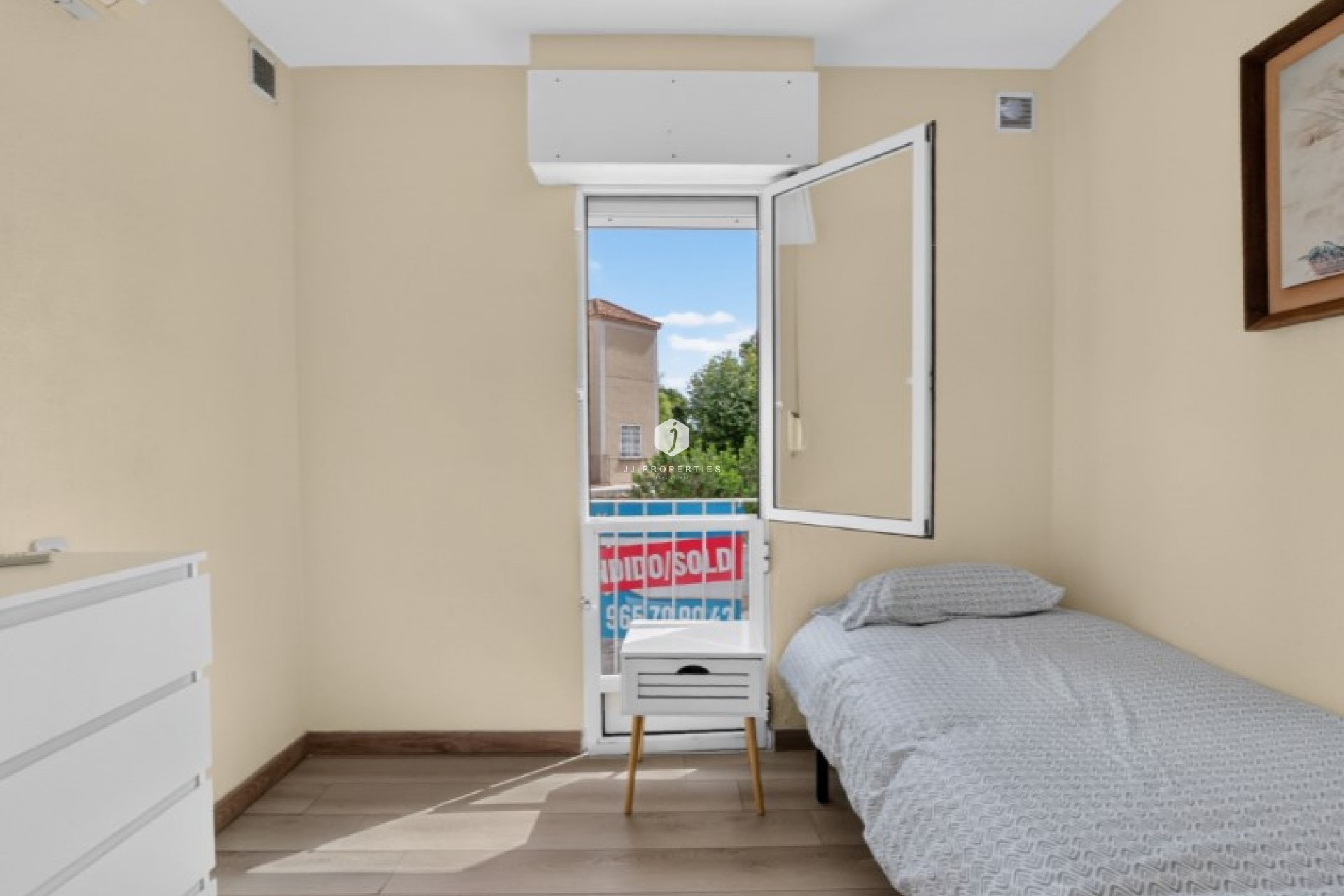 Resale - Chalet -
Torrevieja - Costa Blanca