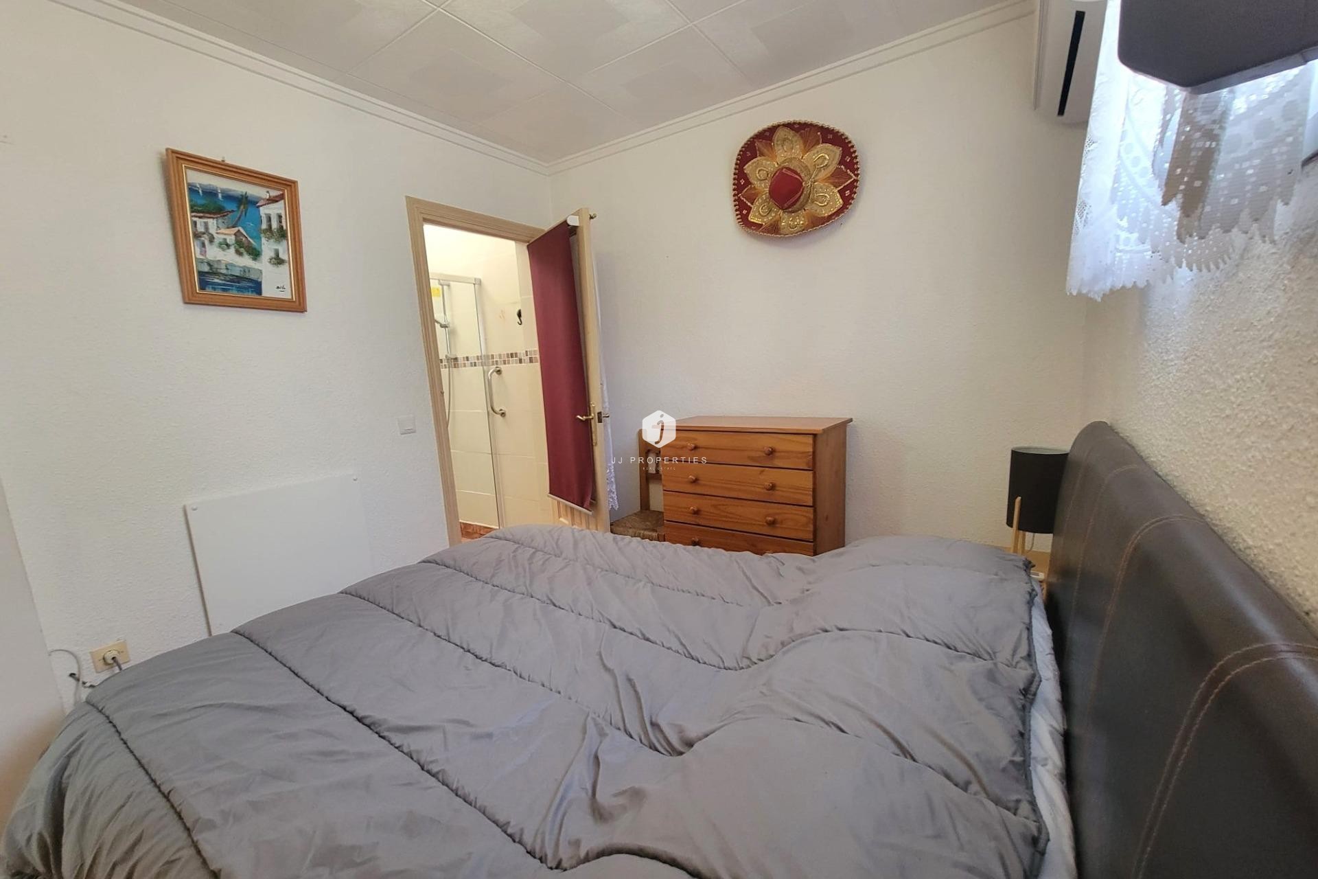 Resale - Chalet -
Torrevieja - El chaparral