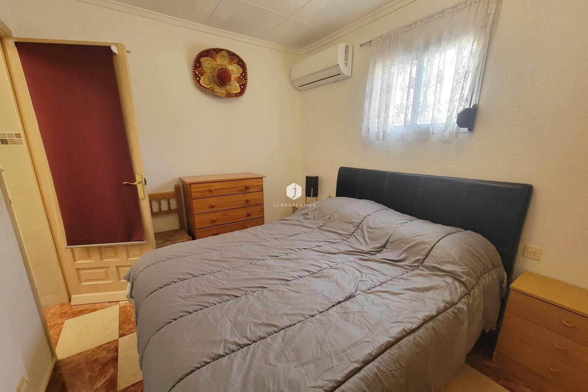 Resale - Chalet -
Torrevieja - El chaparral