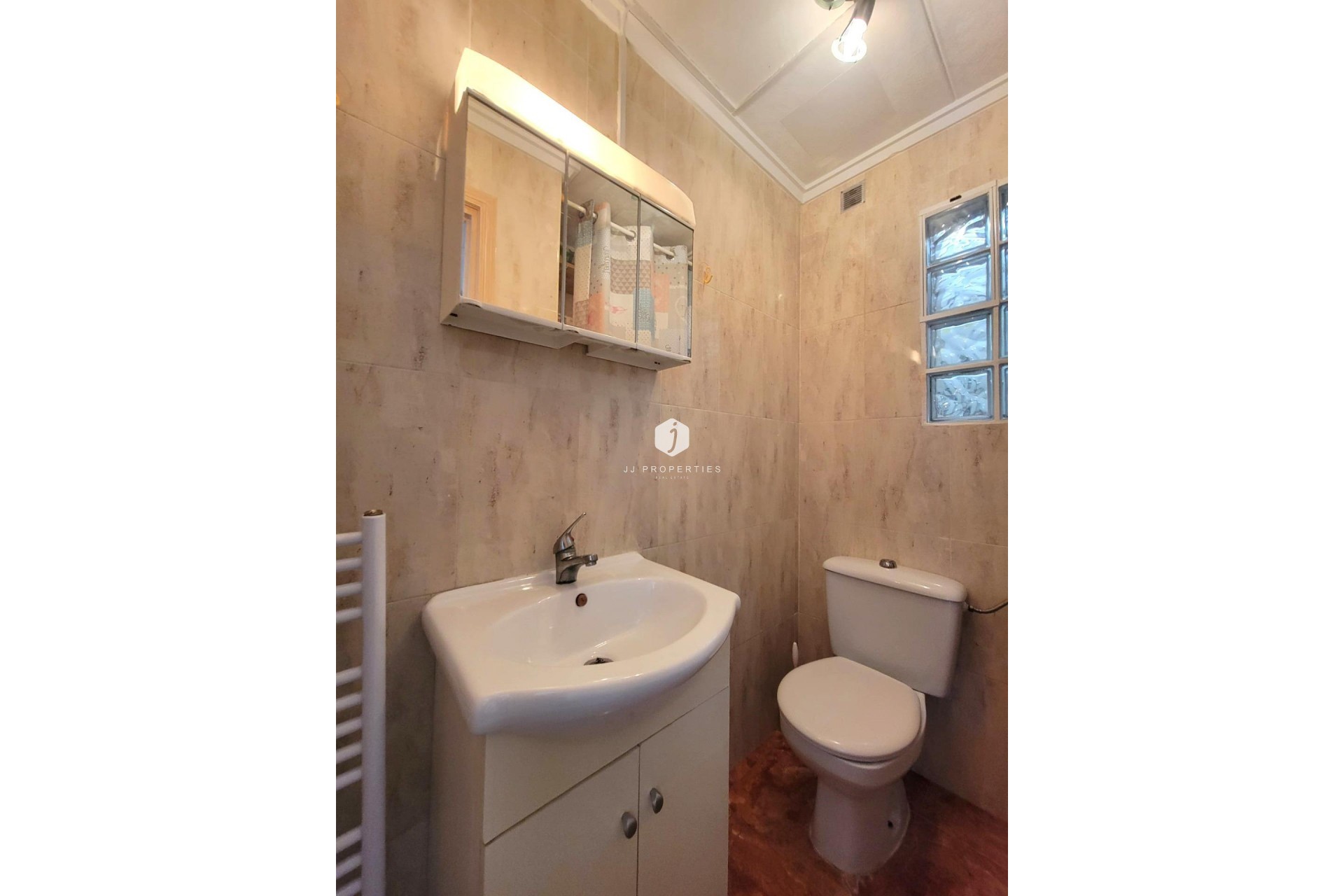 Resale - Chalet -
Torrevieja - El chaparral