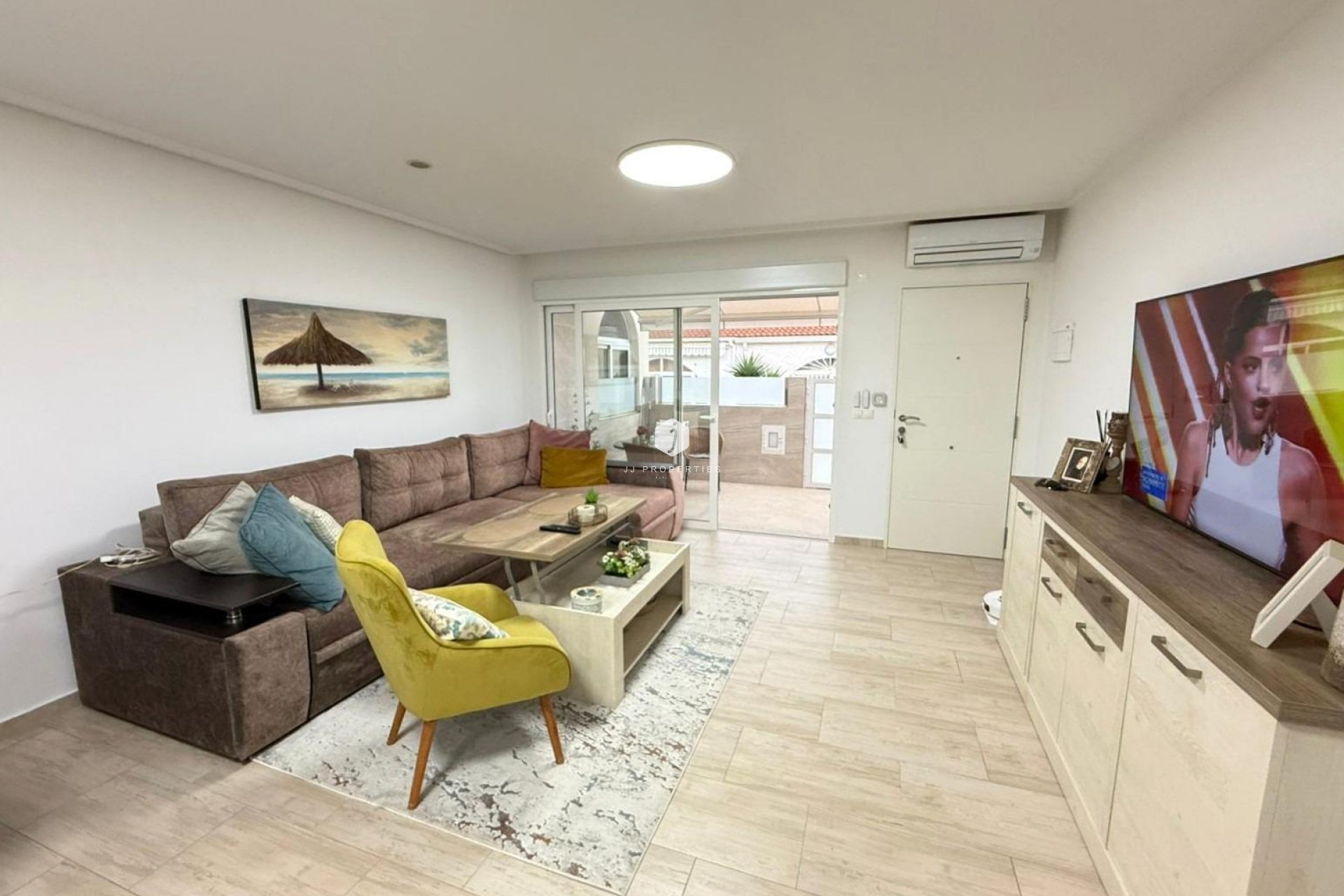 Resale - Chalet -
Torrevieja - El chaparral