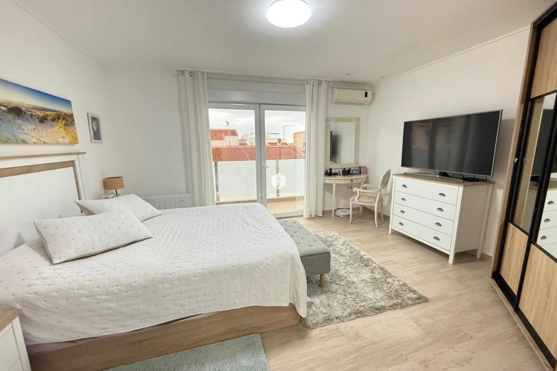 Resale - Chalet -
Torrevieja - El chaparral
