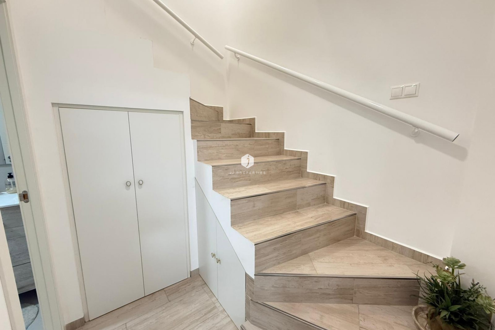 Resale - Chalet -
Torrevieja - El chaparral