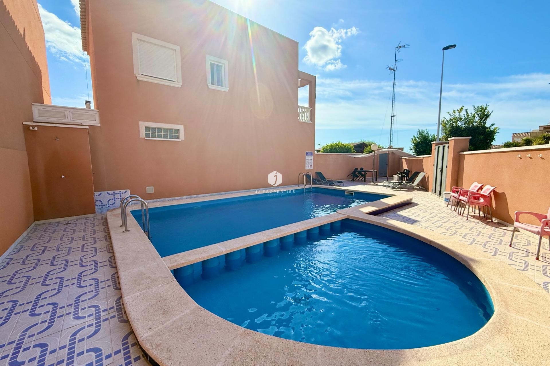 Resale - Chalet -
Torrevieja - El Limonar