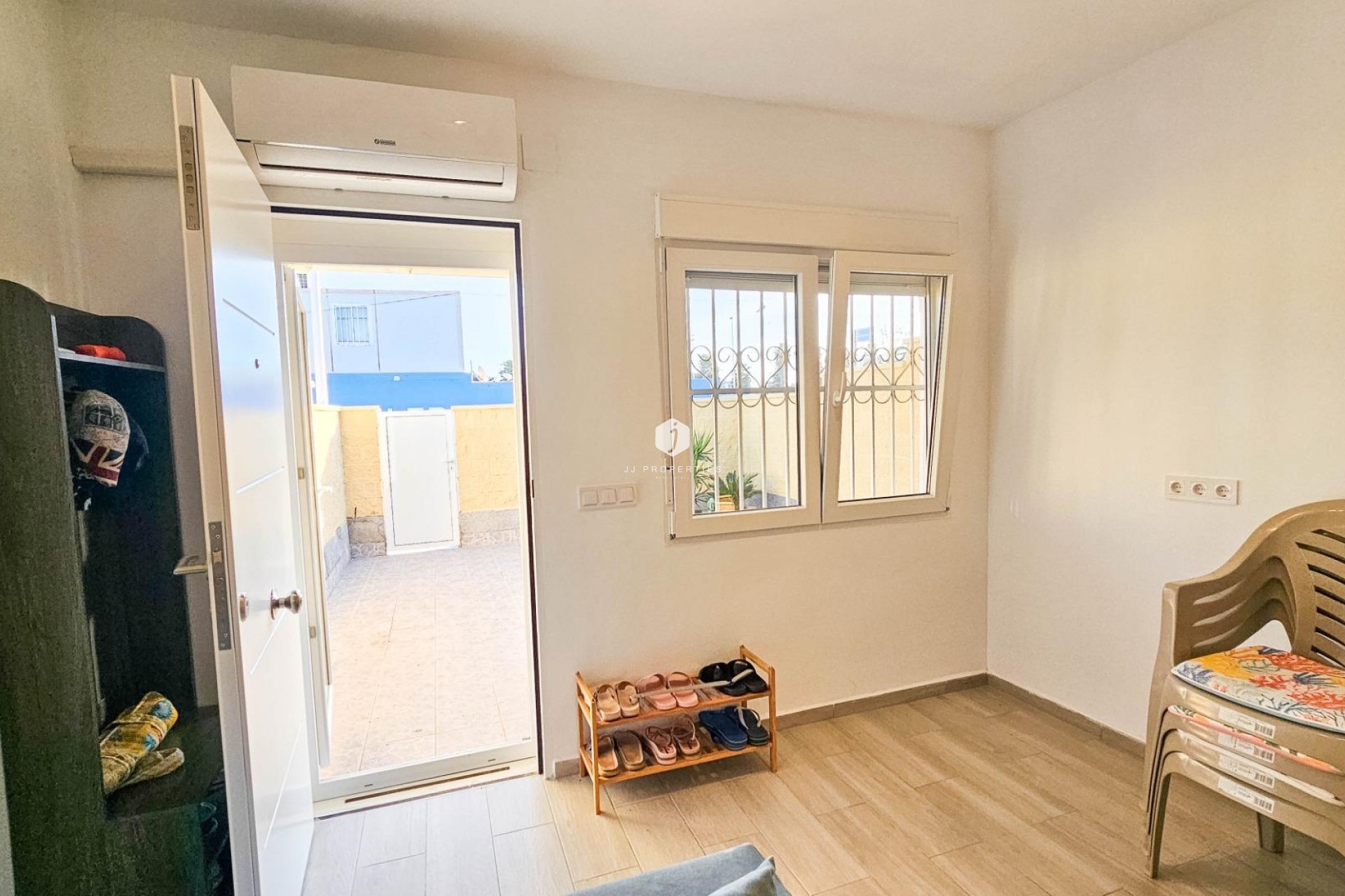 Resale - Chalet -
Torrevieja - El Limonar