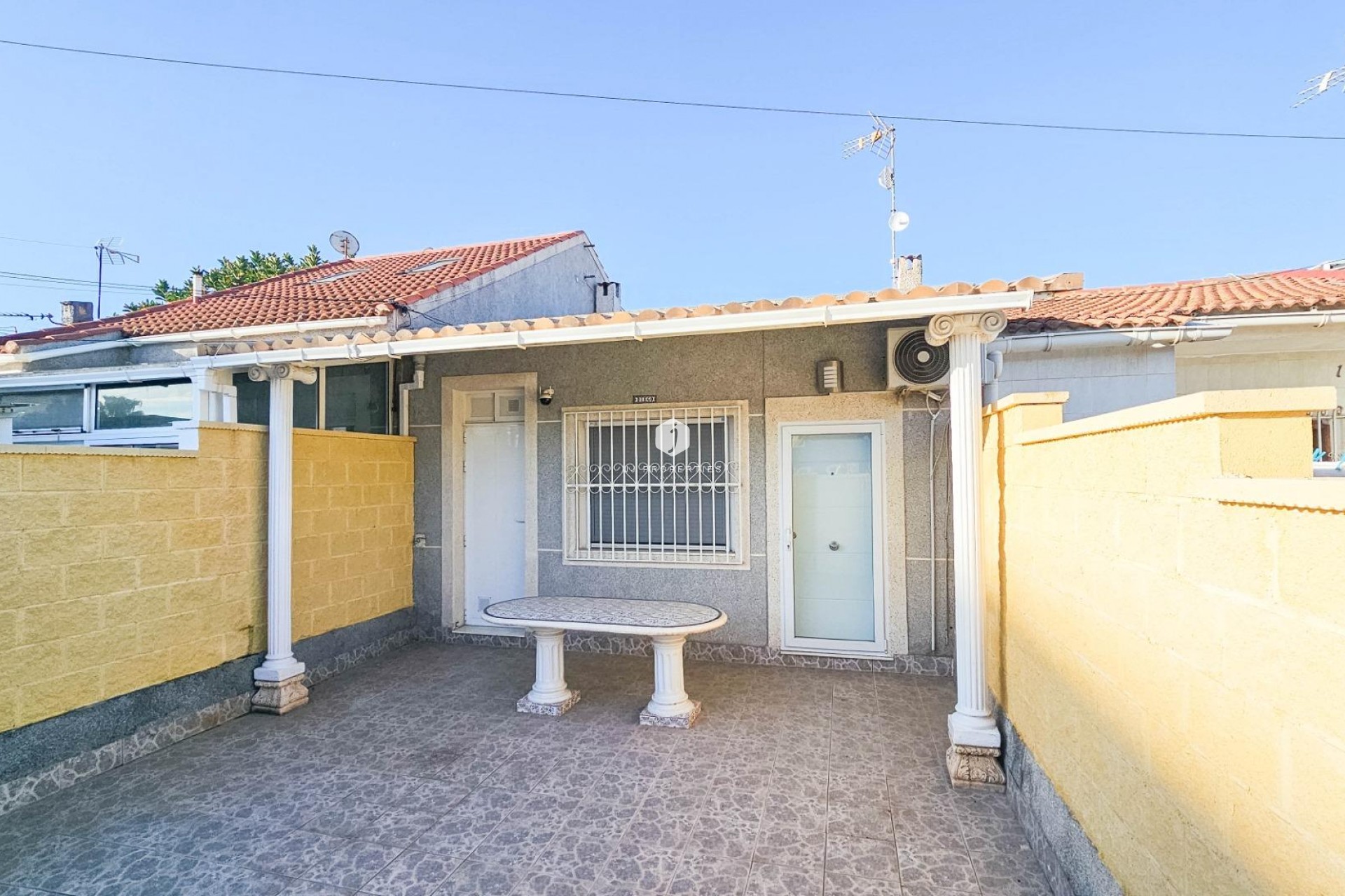 Resale - Chalet -
Torrevieja - El Limonar