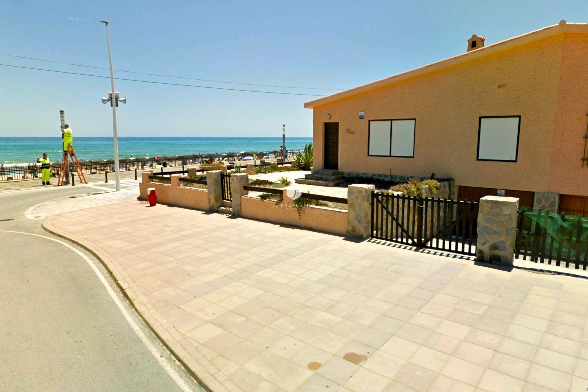 Resale - Chalet -
Torrevieja - La Mata