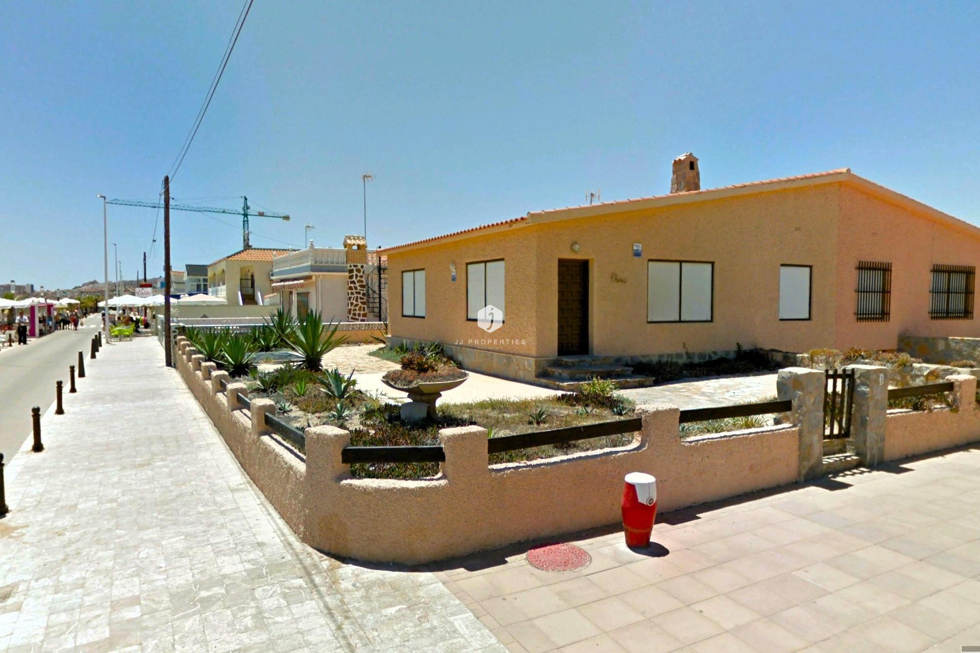Resale - Chalet -
Torrevieja - La Mata