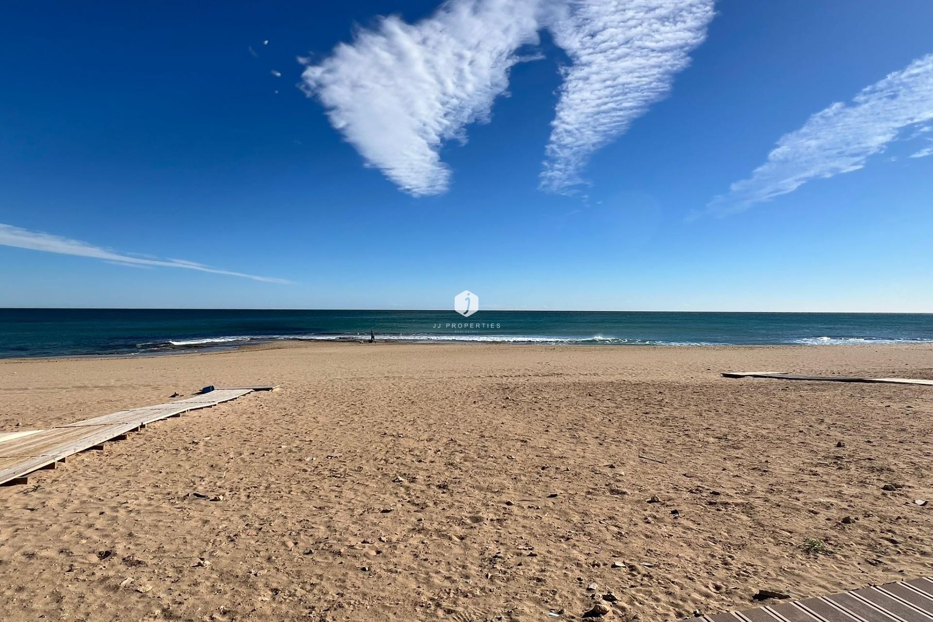 Resale - Chalet -
Torrevieja - La Mata