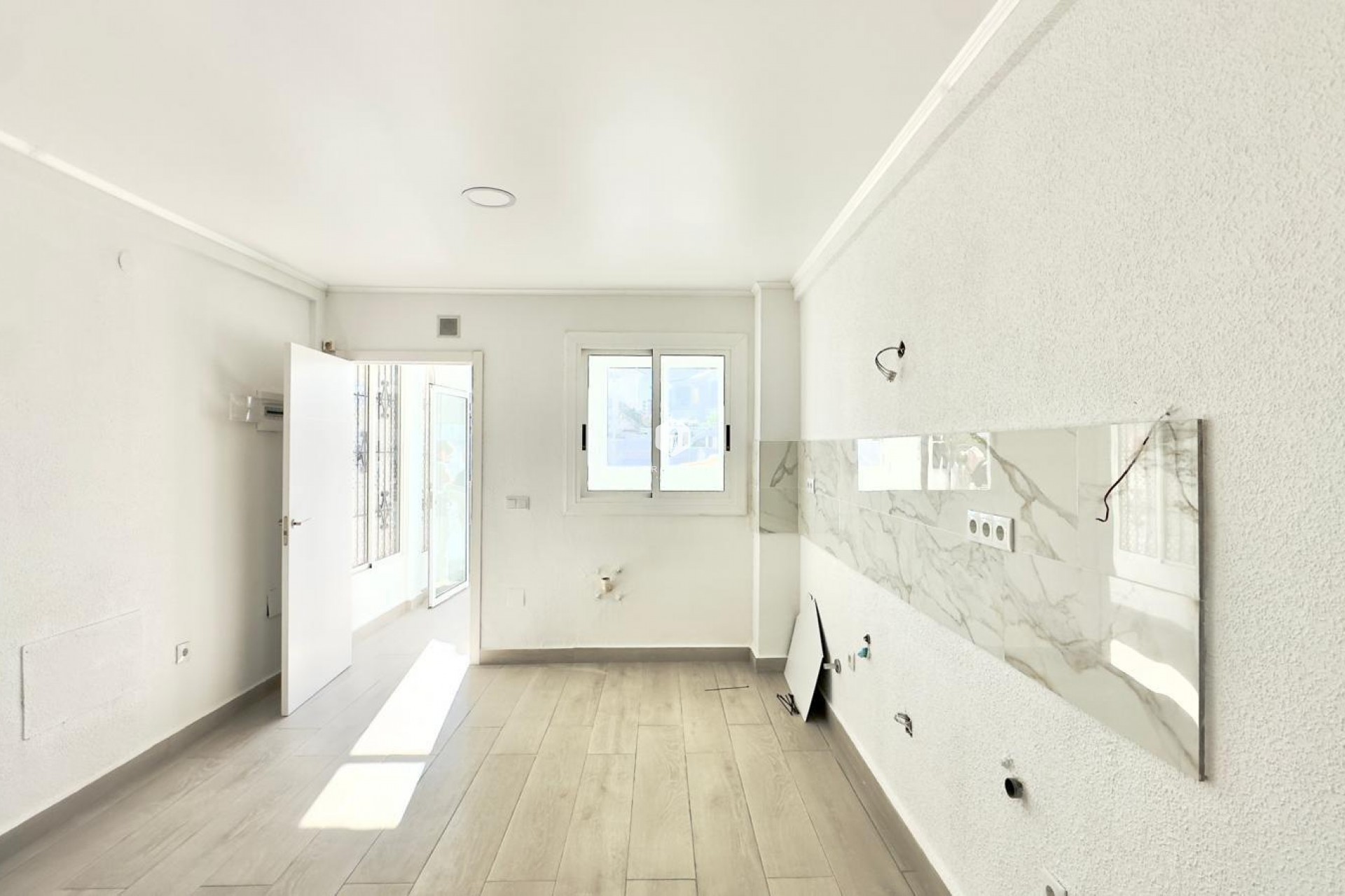 Resale - Chalet -
Torrevieja - La Mata