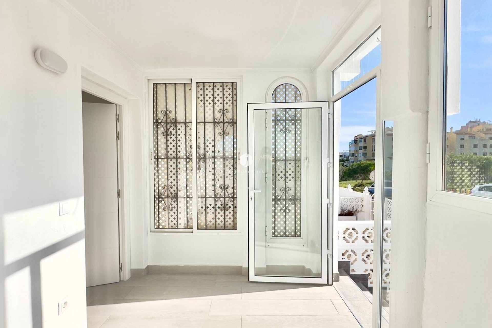 Resale - Chalet -
Torrevieja - La Mata