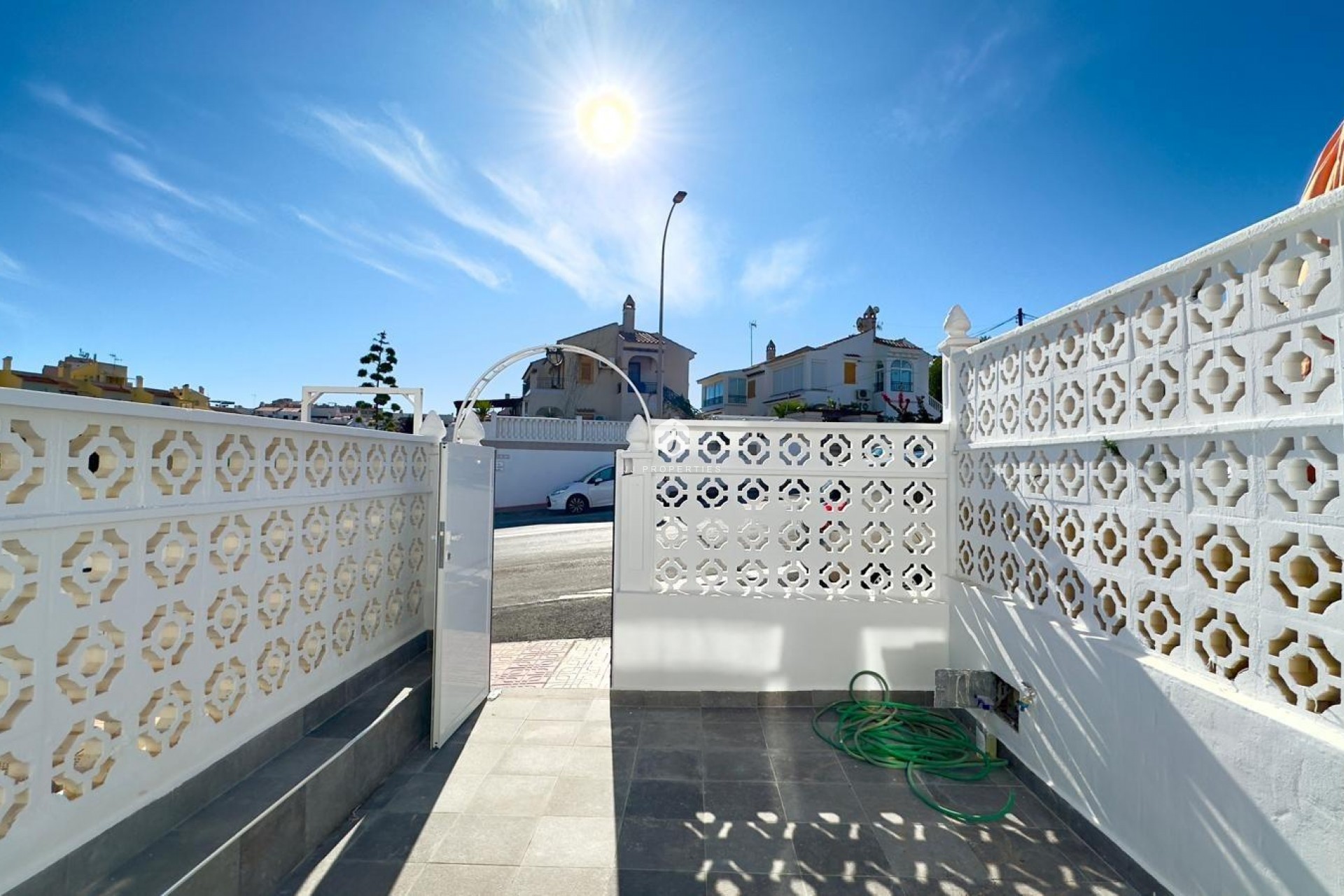 Resale - Chalet -
Torrevieja - La Mata