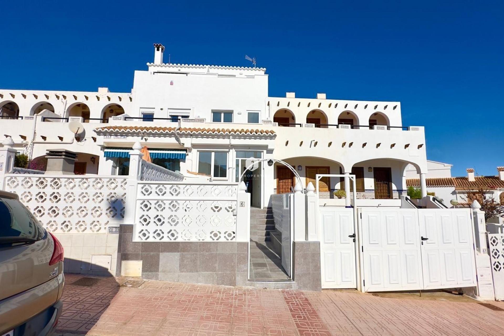 Resale - Chalet -
Torrevieja - La Mata