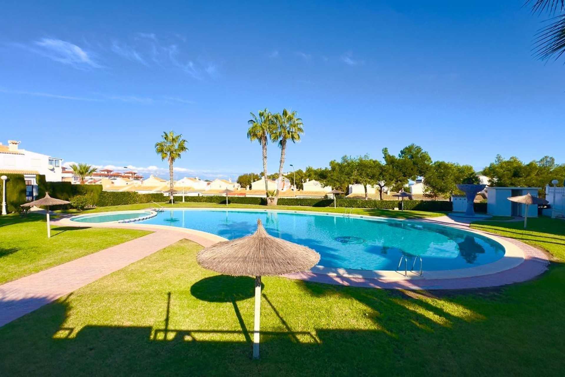 Resale - Chalet -
Torrevieja - La Mata