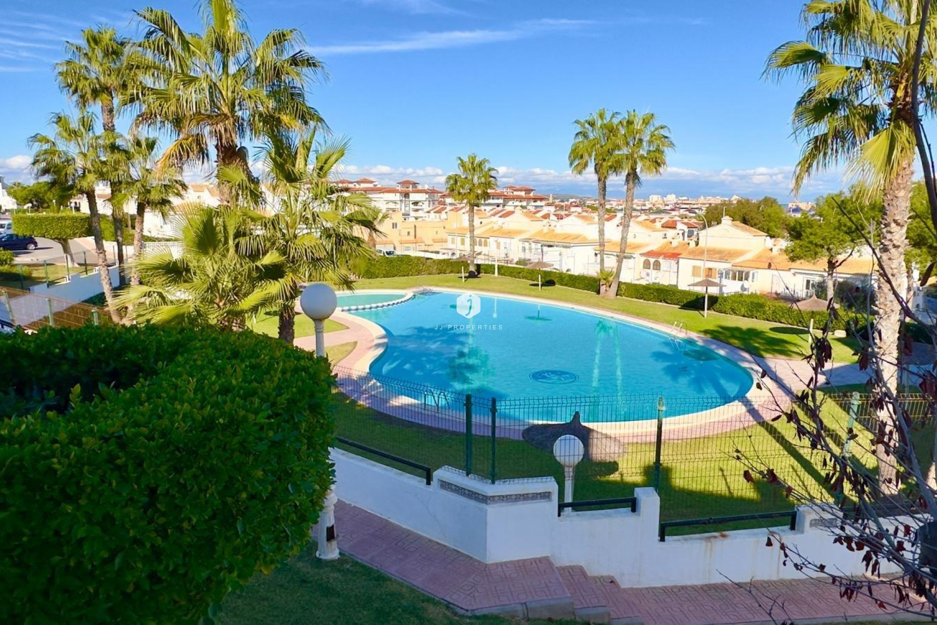 Resale - Chalet -
Torrevieja - La Mata
