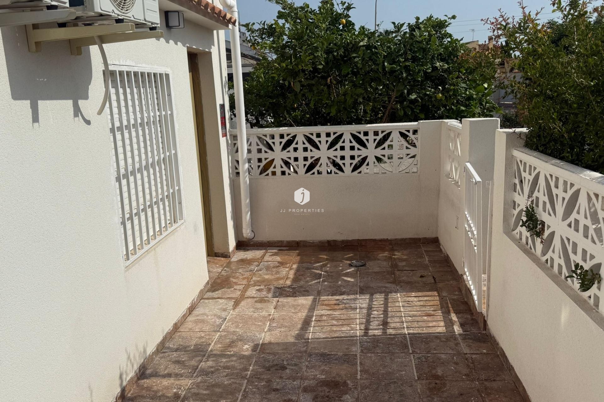 Resale - Chalet -
Torrevieja - La Siesta - El Salado - Torreta