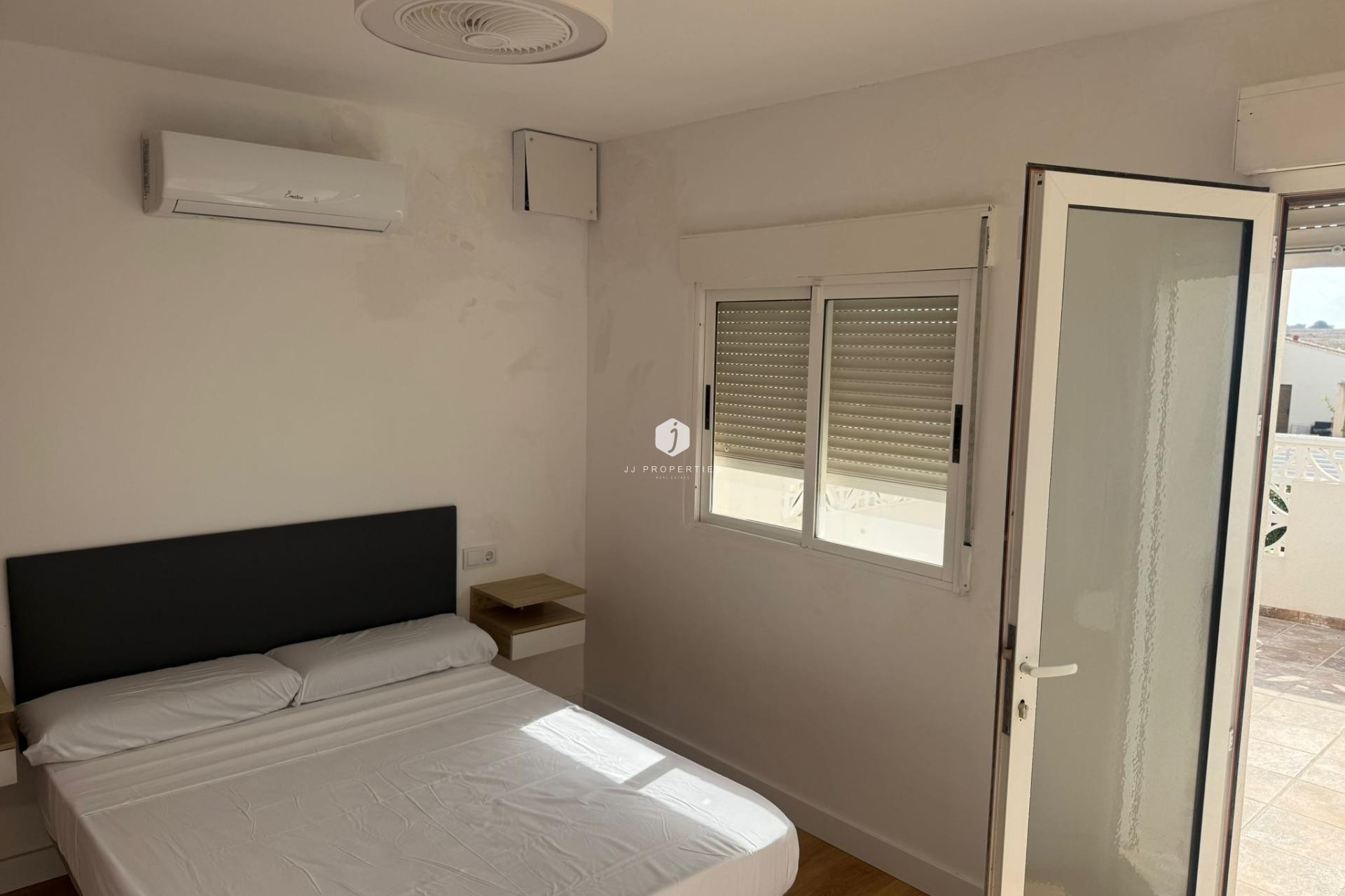 Resale - Chalet -
Torrevieja - La Siesta - El Salado - Torreta