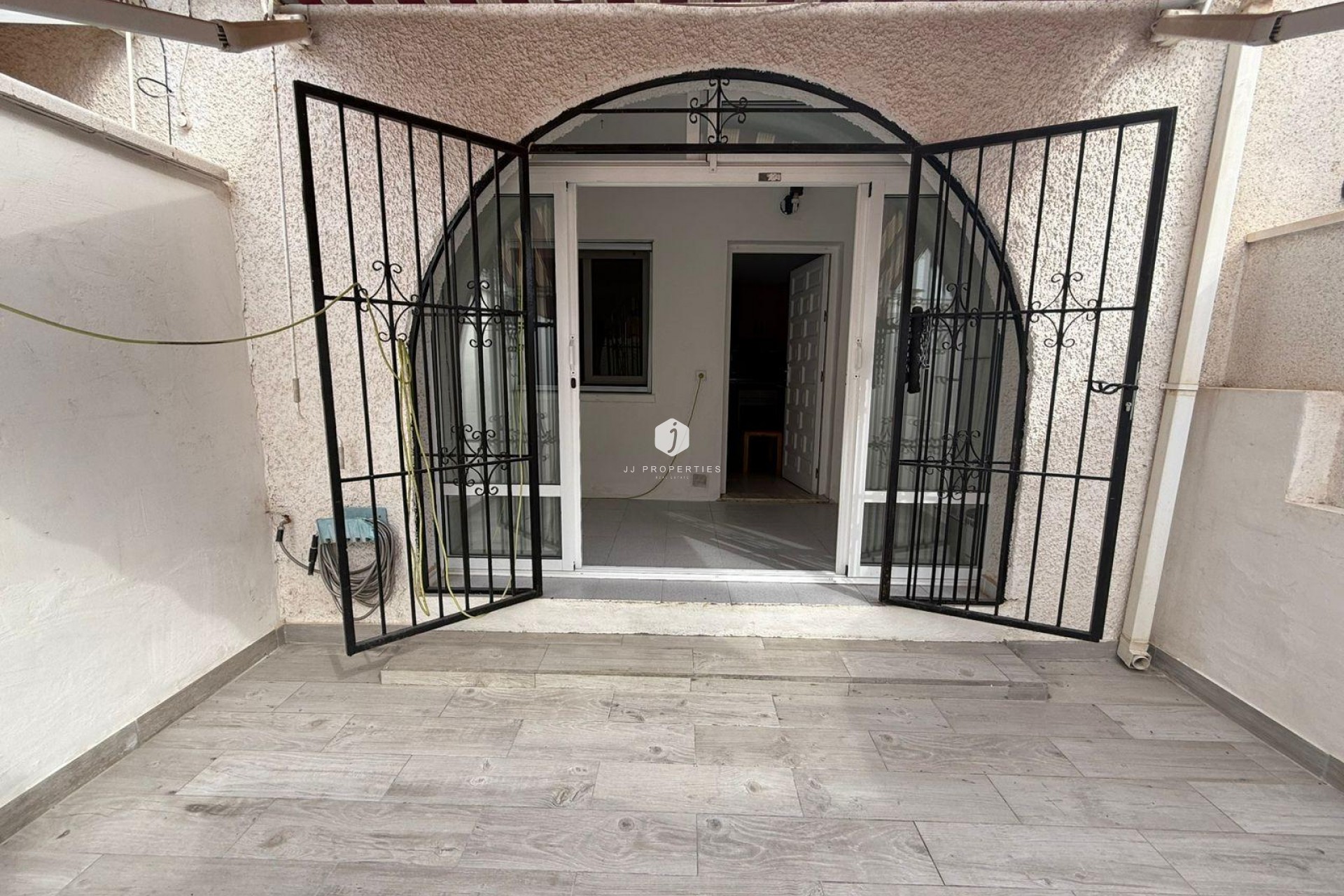 Resale - Chalet -
Torrevieja - La Siesta - El Salado - Torreta