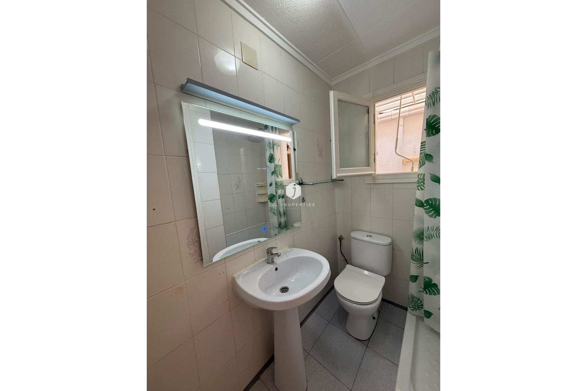 Resale - Chalet -
Torrevieja - La Siesta - El Salado - Torreta