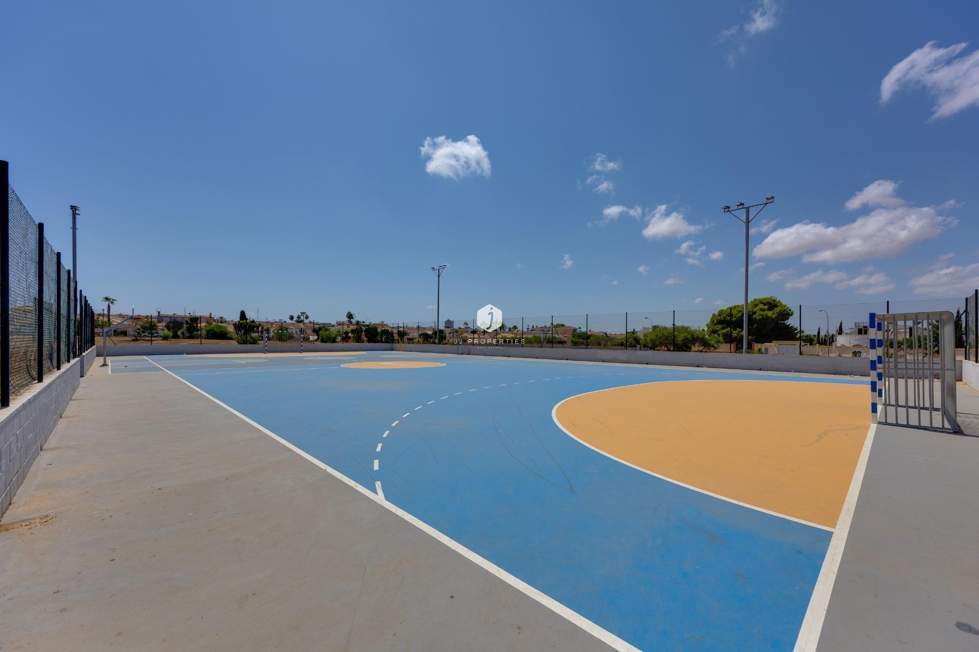Resale - Chalet -
Torrevieja - La Siesta - El Salado - Torreta