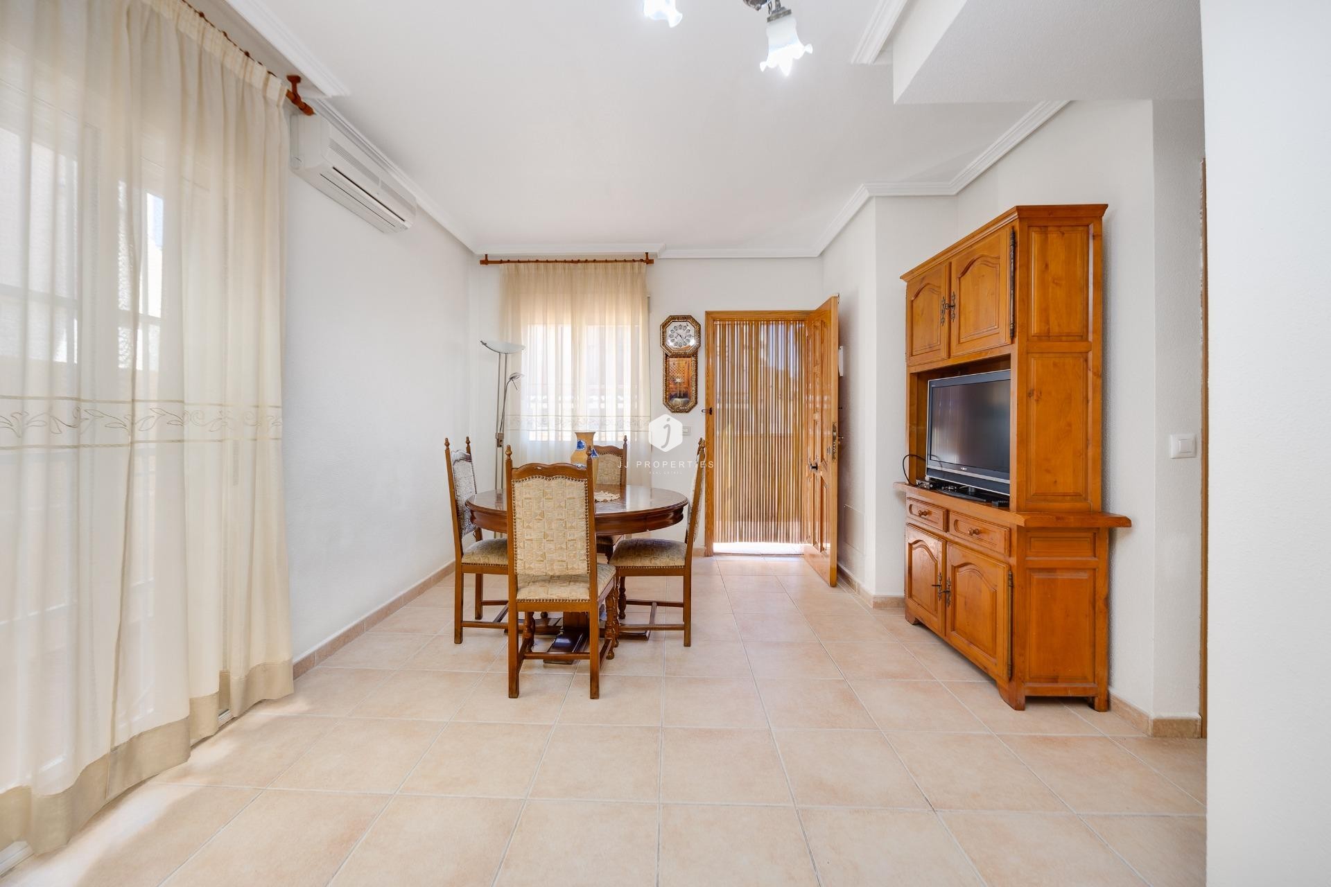 Resale - Chalet -
Torrevieja - La veleta