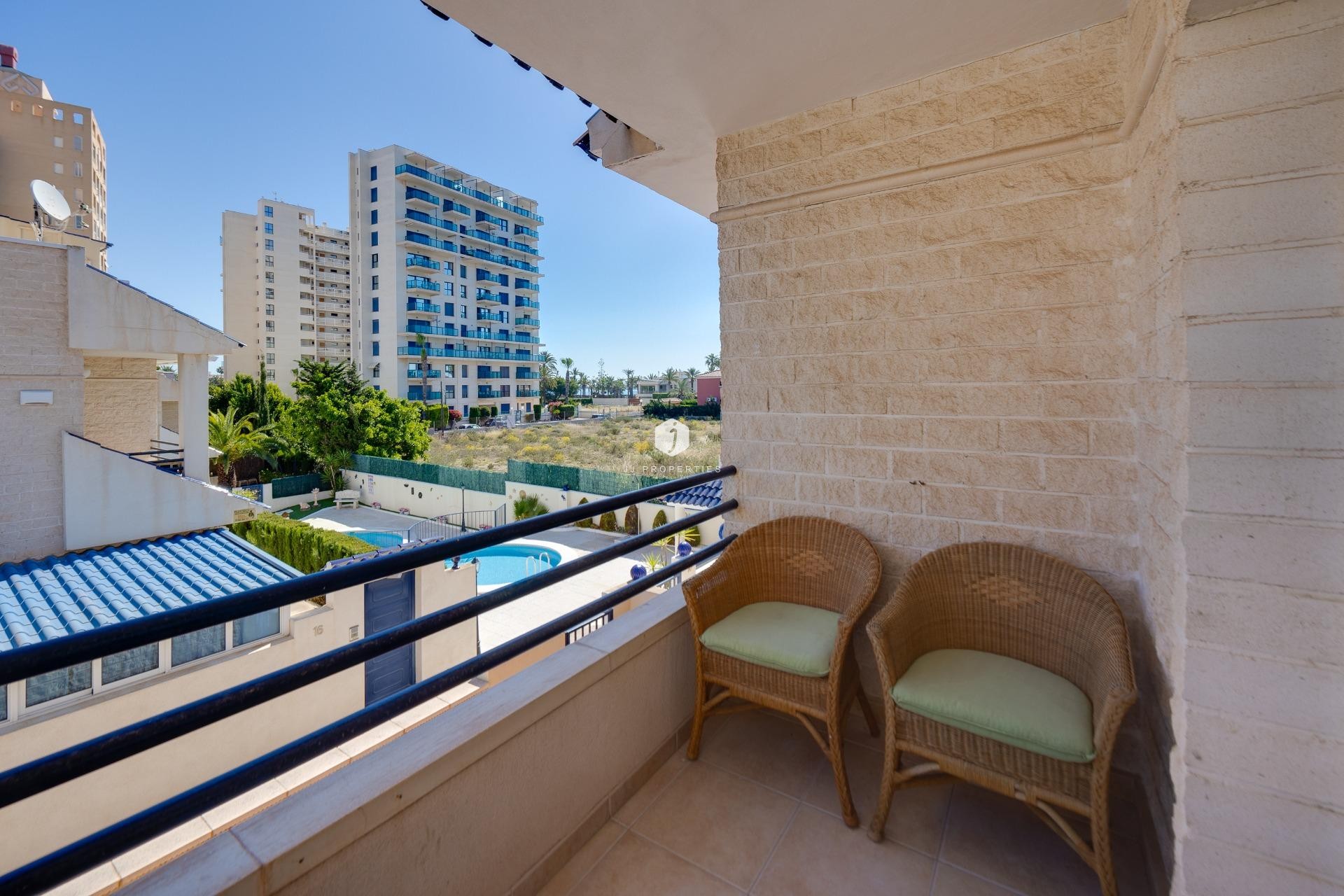 Resale - Chalet -
Torrevieja - La veleta