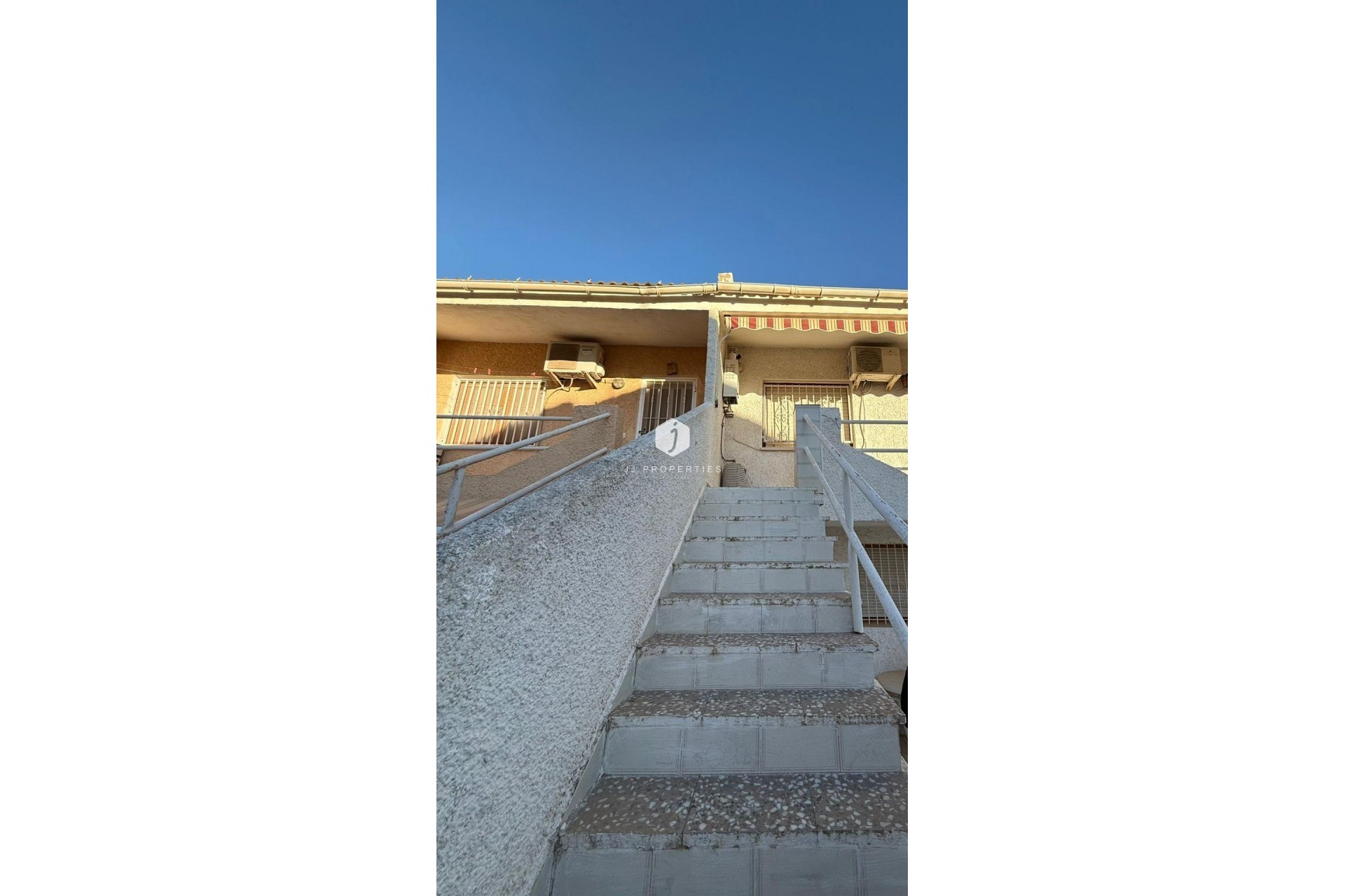 Resale - Chalet -
Torrevieja - Los altos