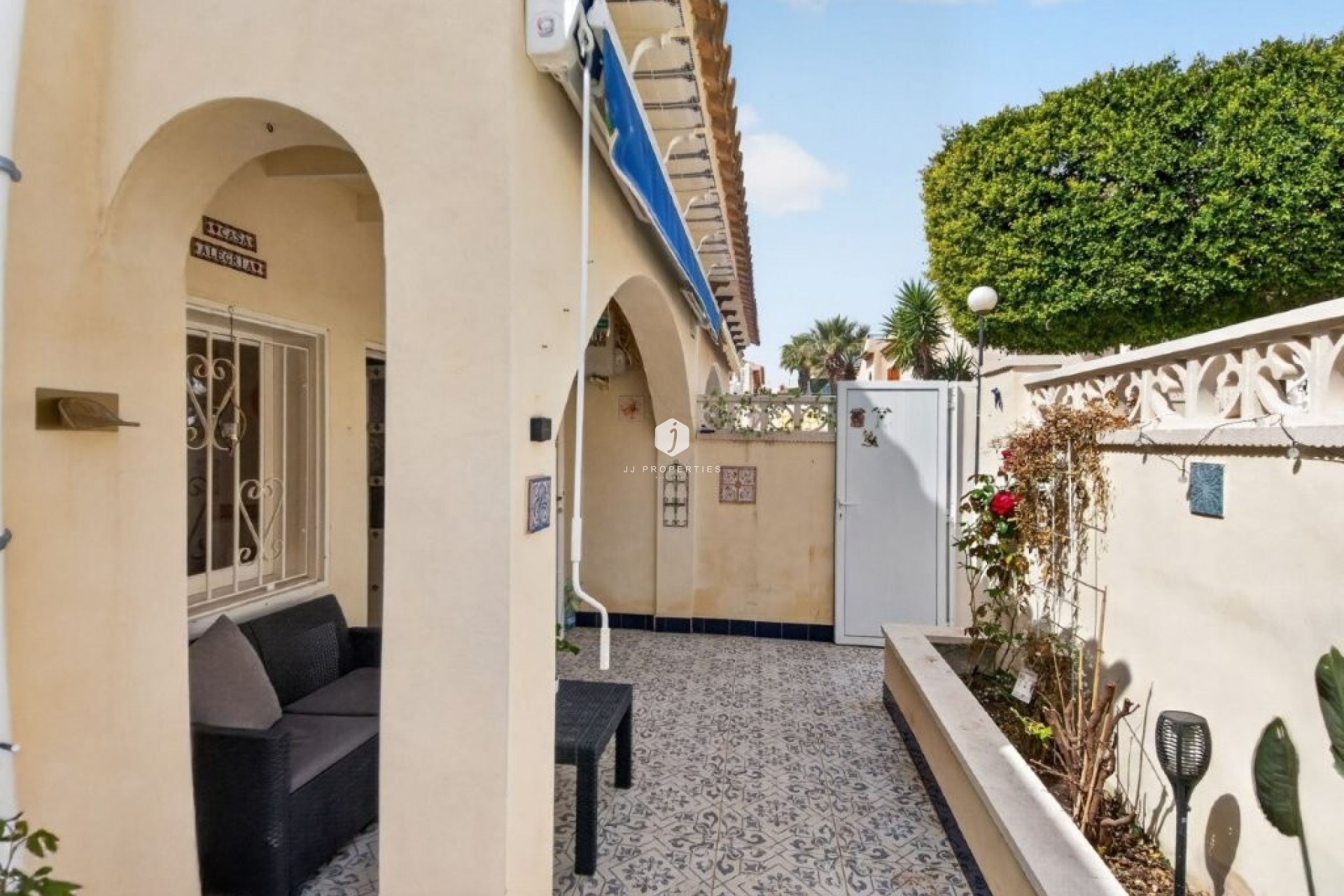 Resale - Chalet -
Torrevieja - Los altos