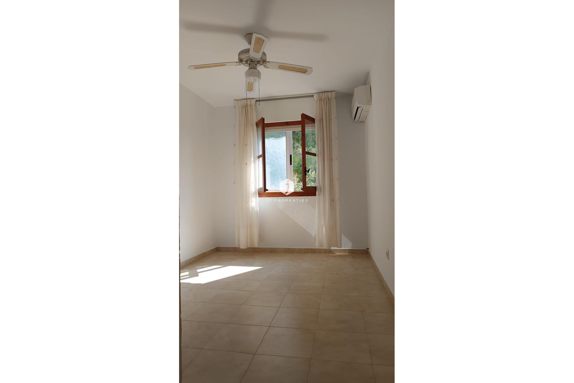 Resale - Chalet -
Torrevieja - Los Balcones