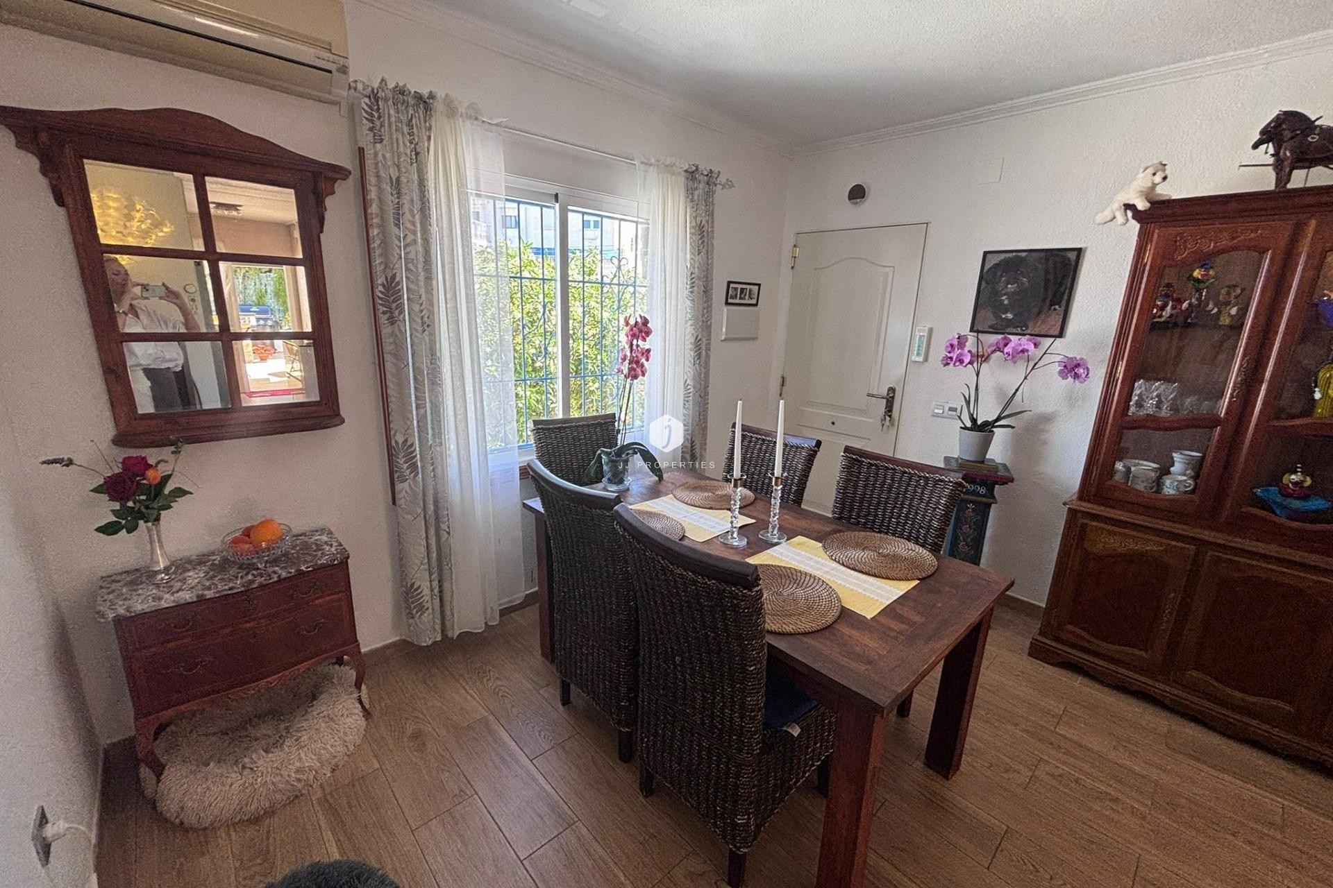 Resale - Chalet -
Torrevieja - Los Balcones