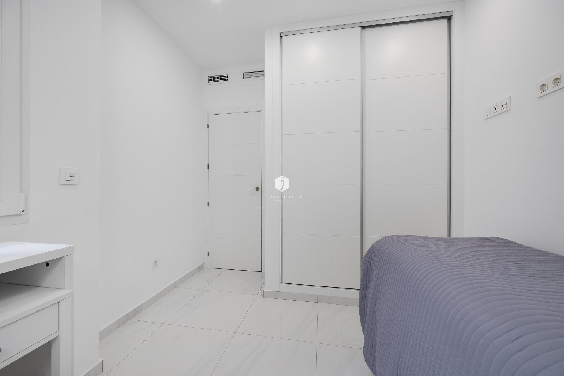 Resale - Chalet -
Torrevieja - Los Balcones
