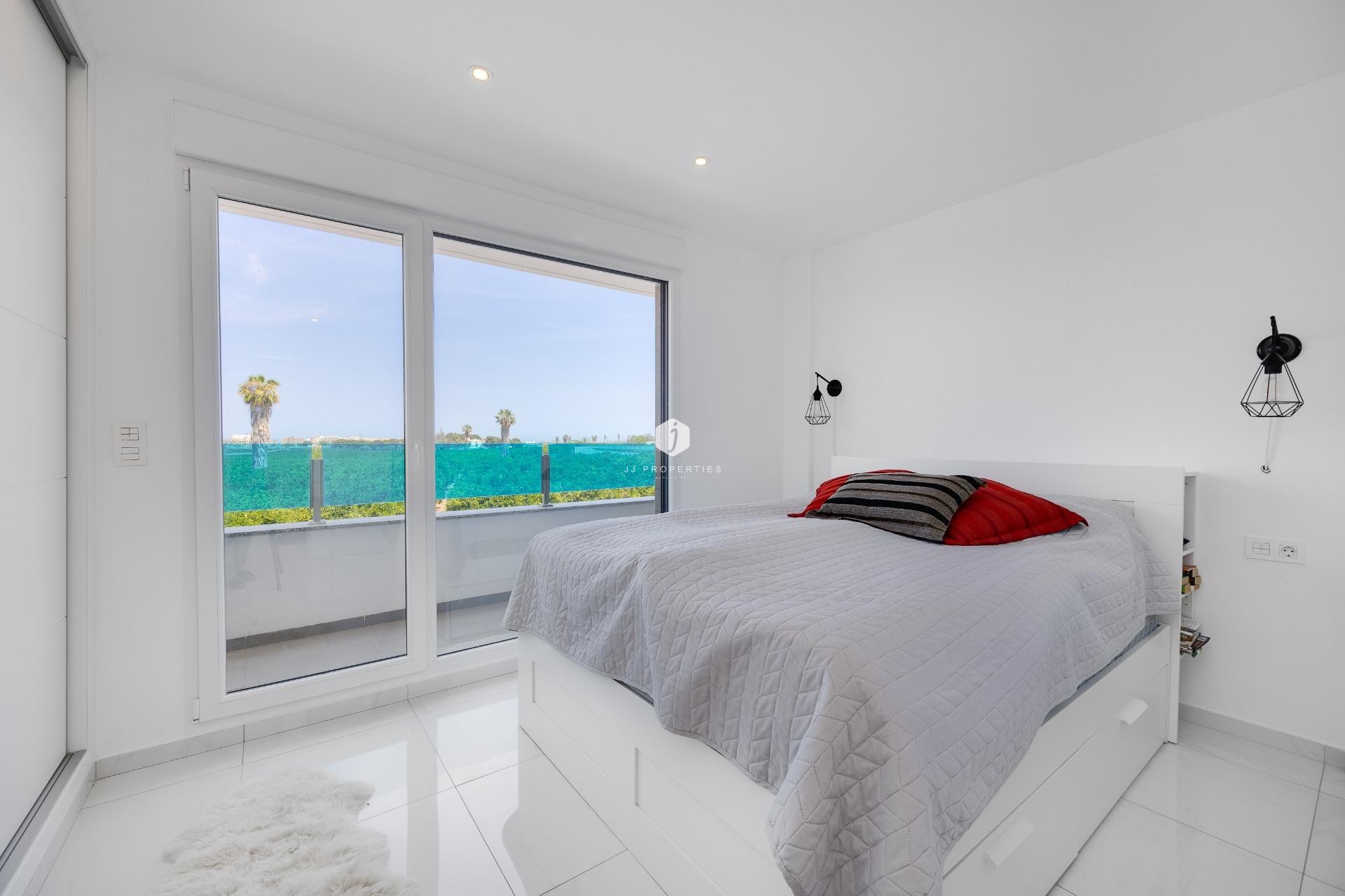 Resale - Chalet -
Torrevieja - Los Balcones